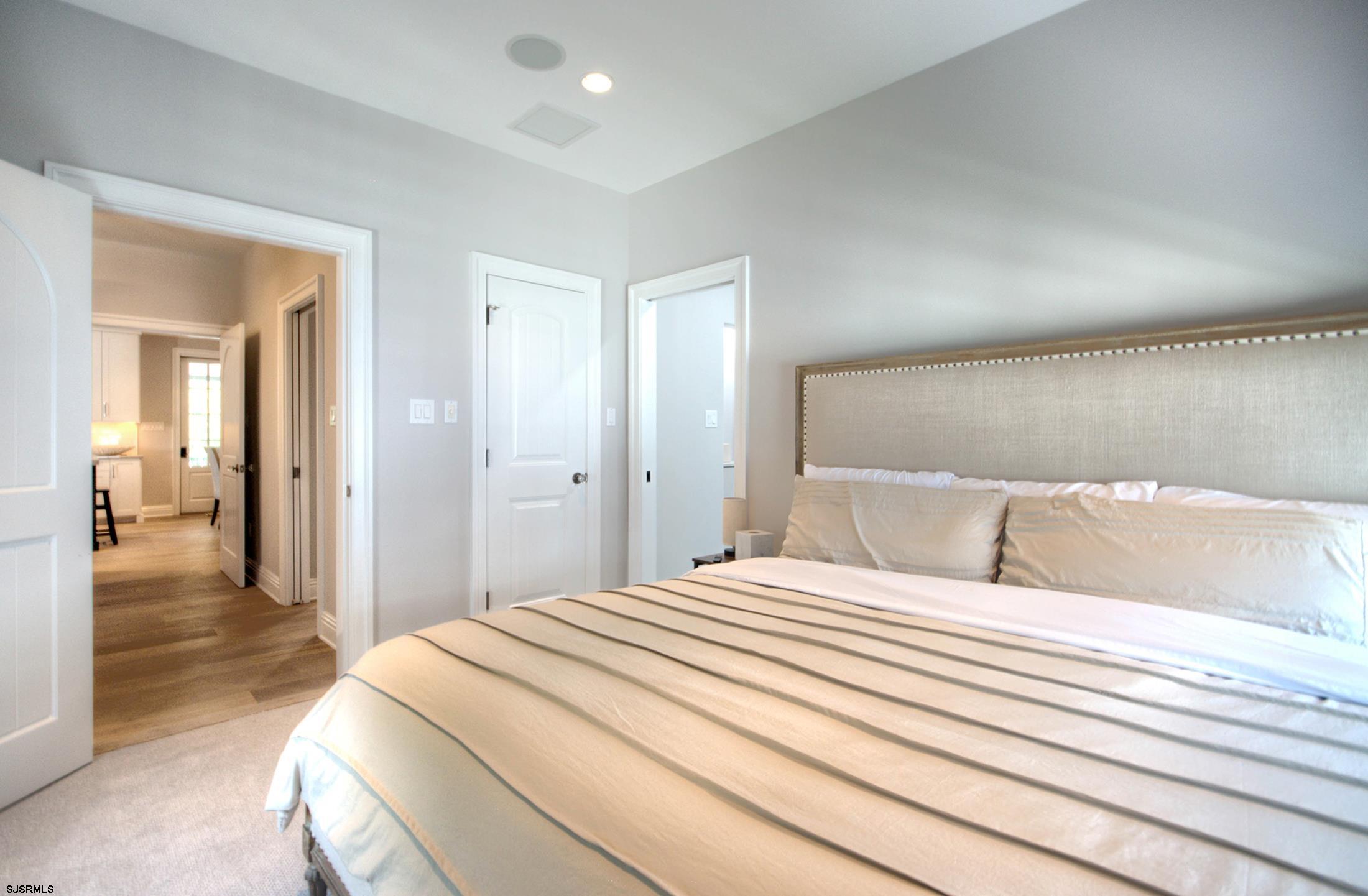 Margate, New Jersey 08402, United States, 6 Bedrooms Bedrooms, ,5 BathroomsBathrooms,Residential,Active,193555