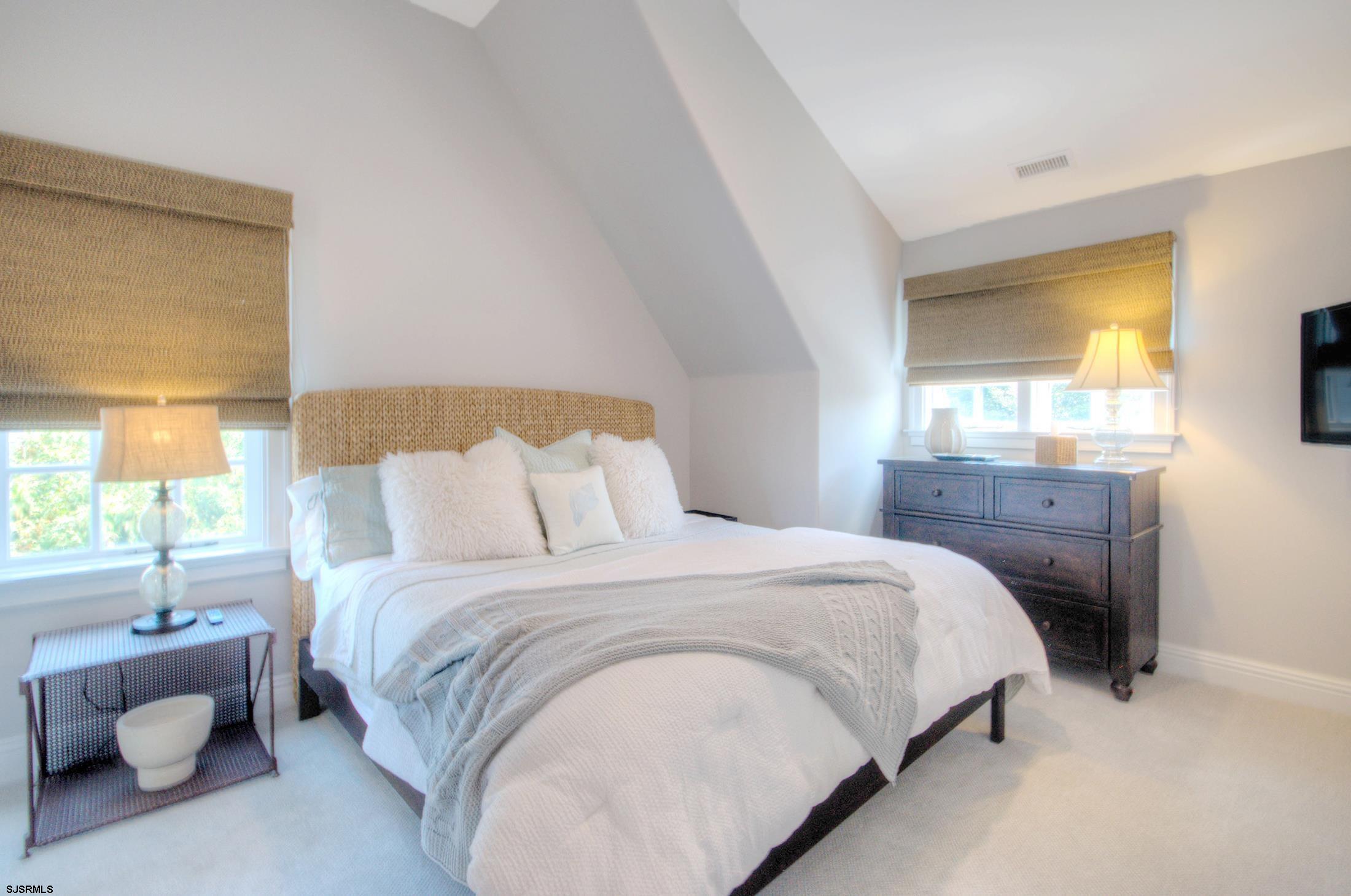 Margate, New Jersey 08402, United States, 6 Bedrooms Bedrooms, ,5 BathroomsBathrooms,Residential,Active,193555