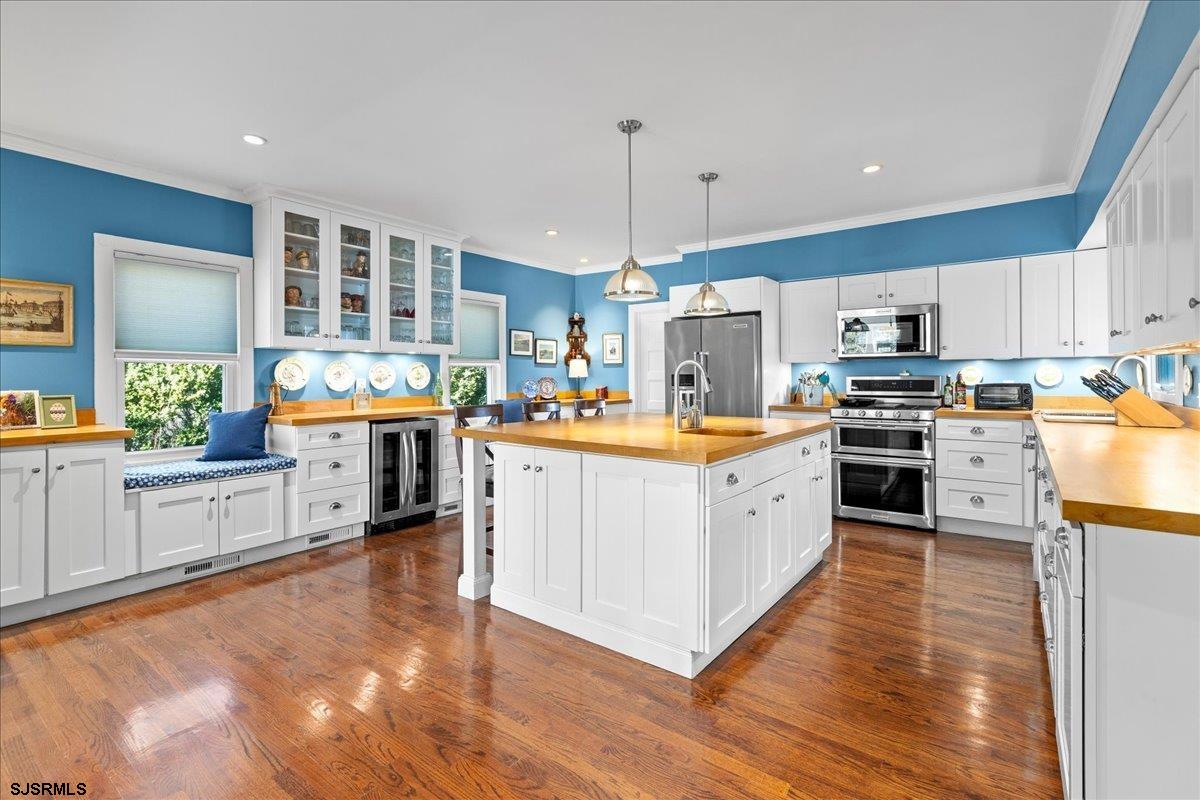 New Gretna, New Jersey 08087, United States, 4 Bedrooms Bedrooms, ,3 BathroomsBathrooms,Residential,Active,130706