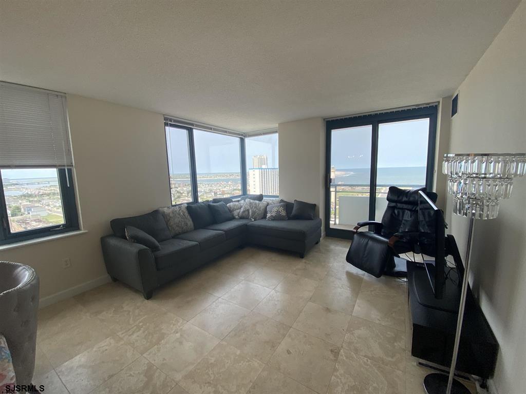 Atlantic City, New Jersey 08401, United States, 2 Bedrooms Bedrooms, ,2 BathroomsBathrooms,Residential,Active,19033