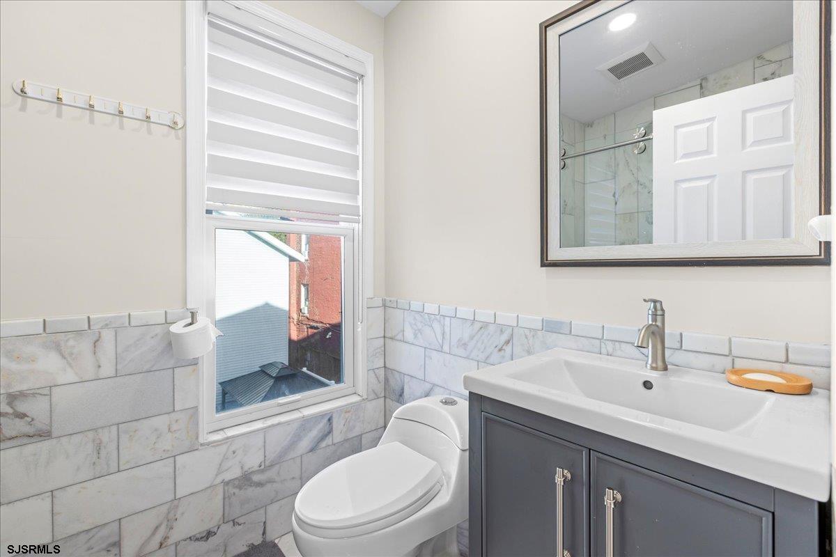 Ventnor, New Jersey 08406, United States, 6 Bedrooms Bedrooms, ,5 BathroomsBathrooms,Residential,Active,17370