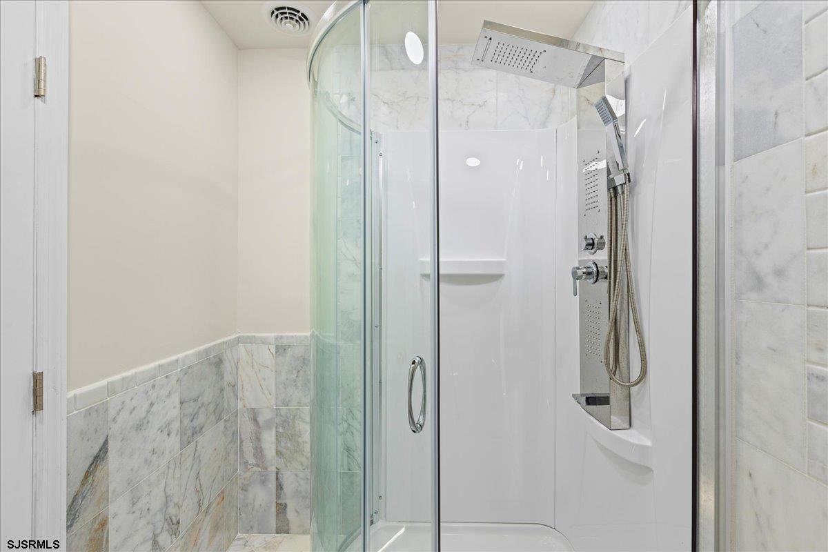 Ventnor, New Jersey 08406, United States, 6 Bedrooms Bedrooms, ,5 BathroomsBathrooms,Residential,Active,17370