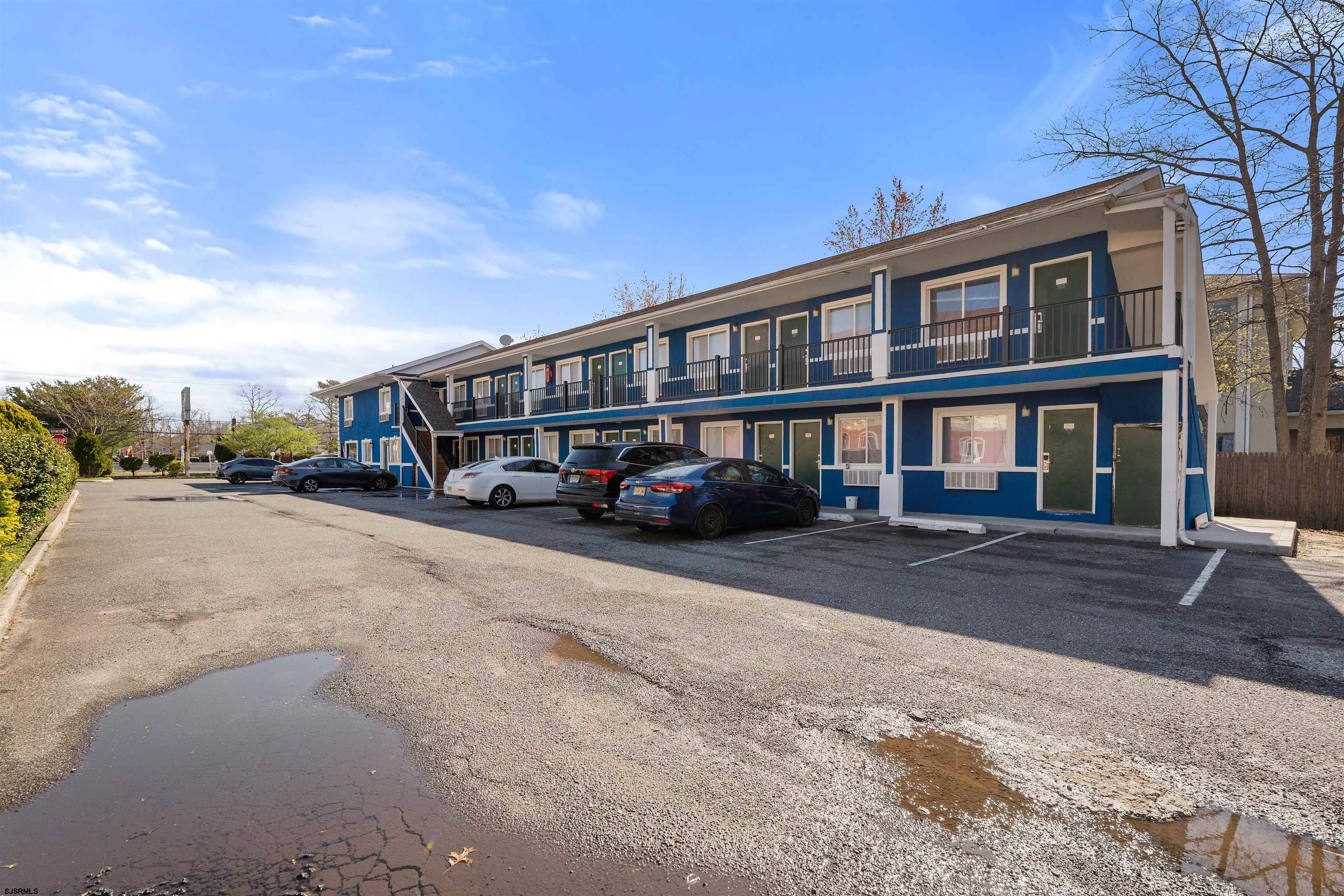 200 E White Horse