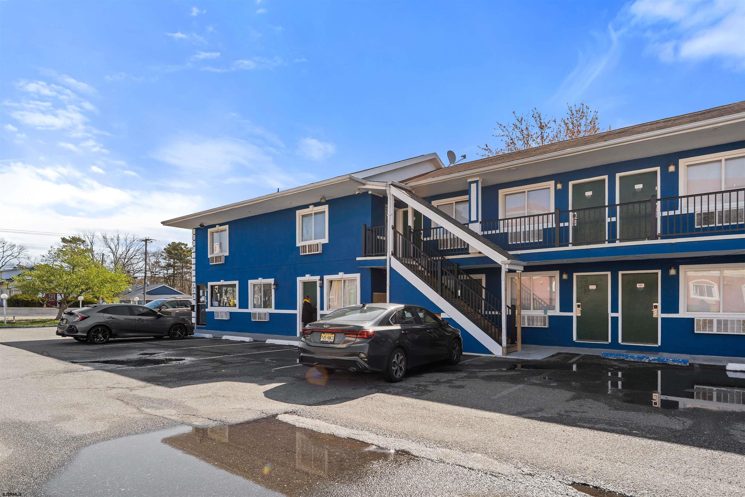 200 E White Horse