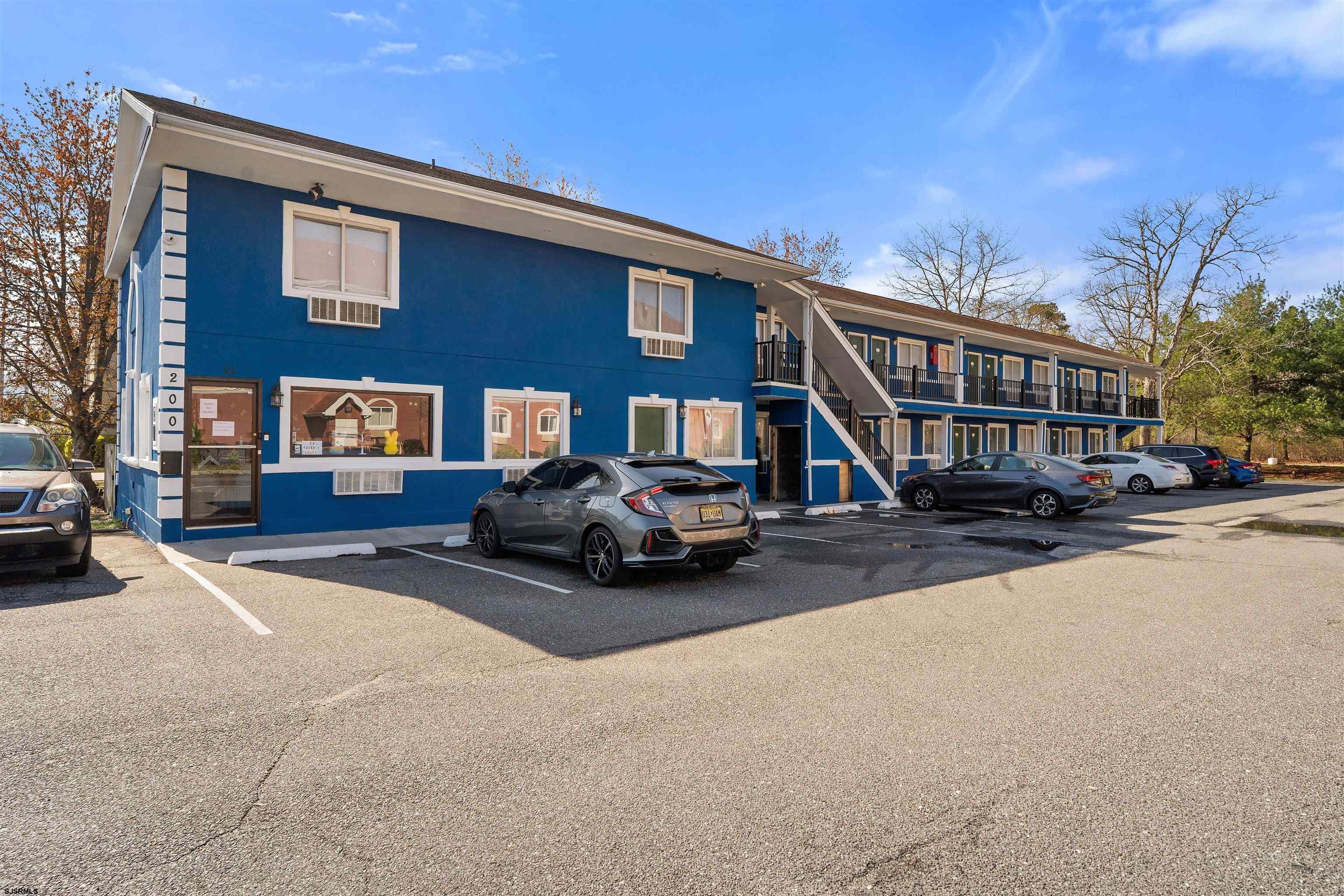 200 E White Horse