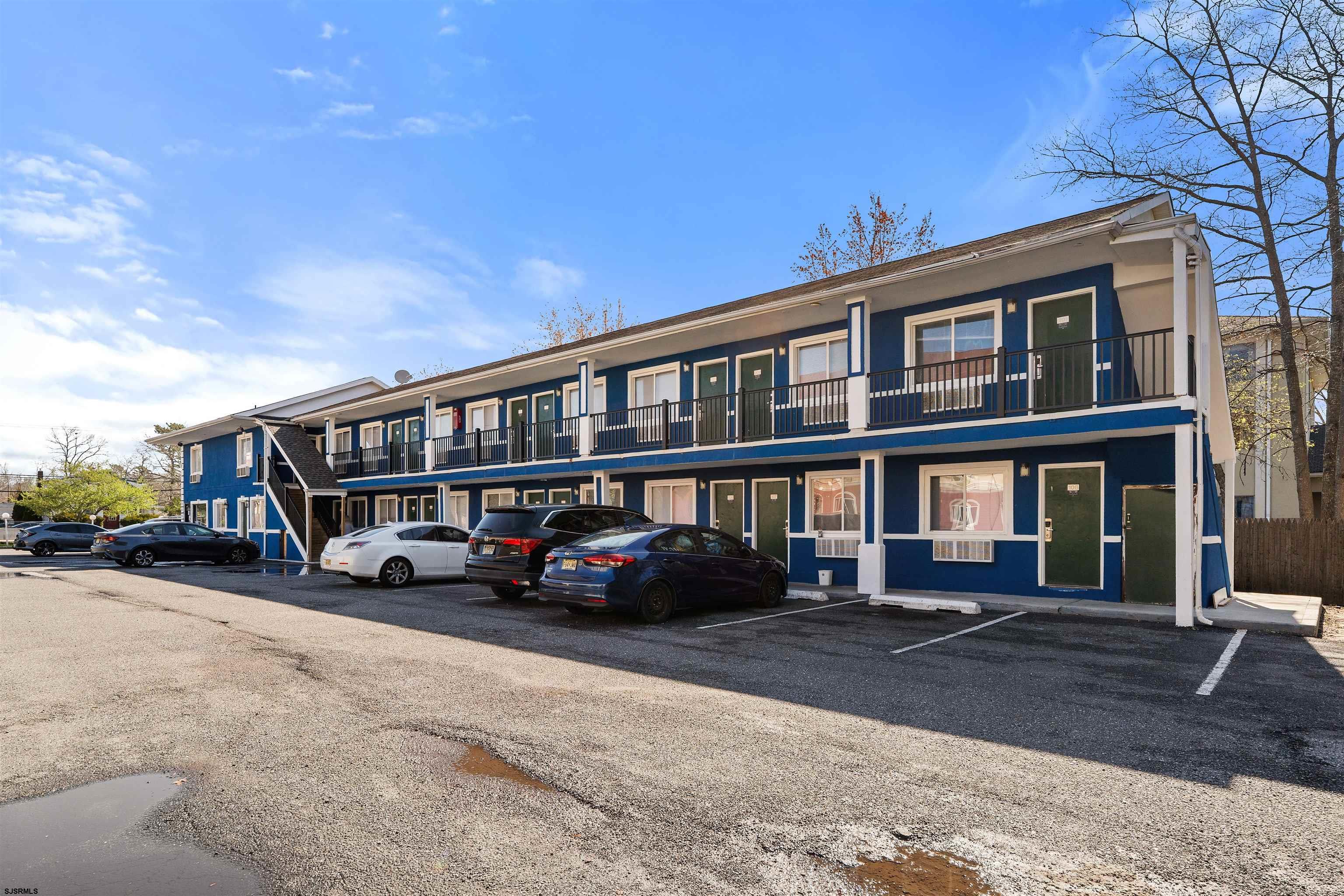 200 E White Horse