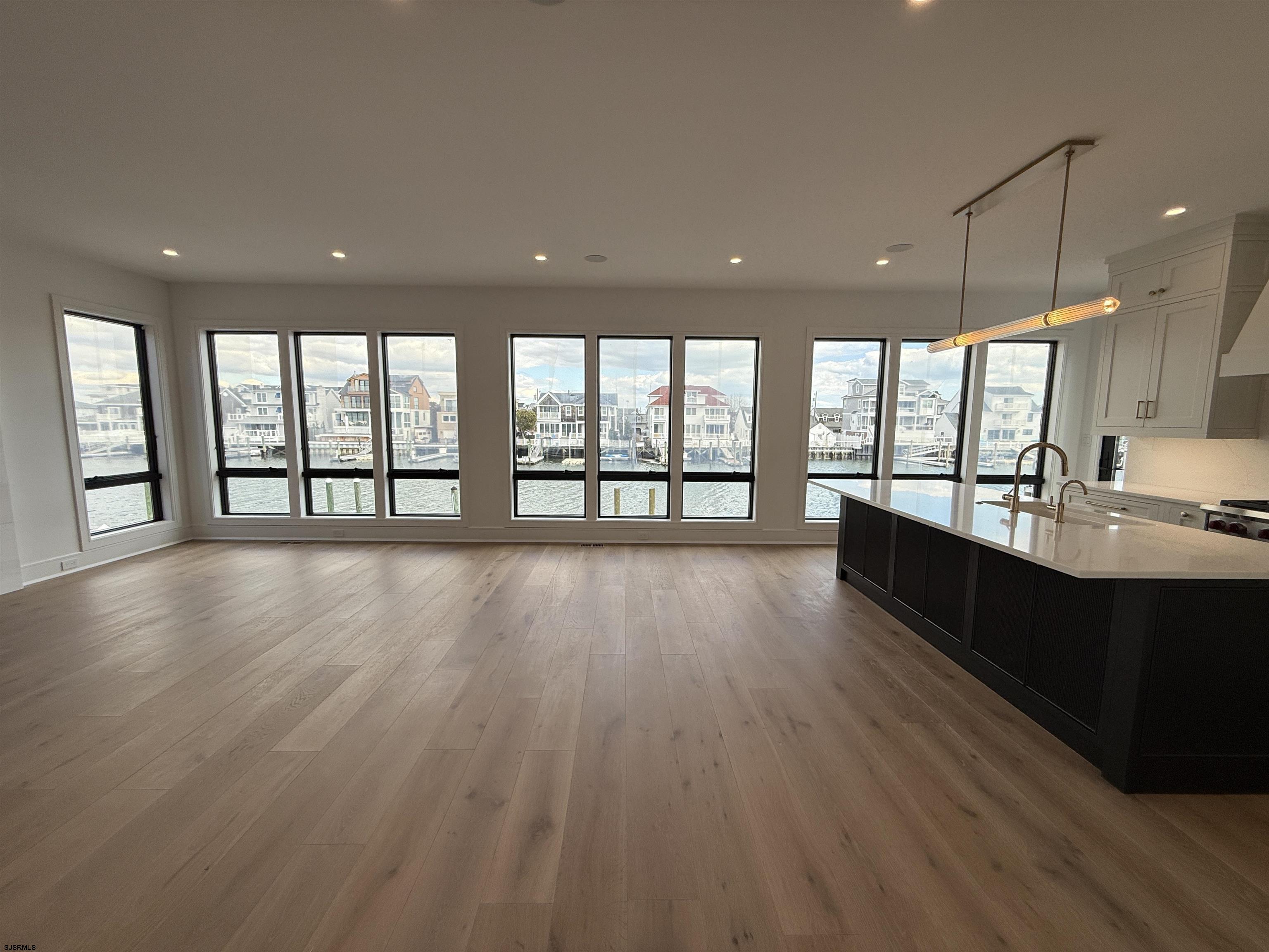 Margate, New Jersey 08402, United States, 5 Bedrooms Bedrooms, ,6 BathroomsBathrooms,Residential,Active,72539