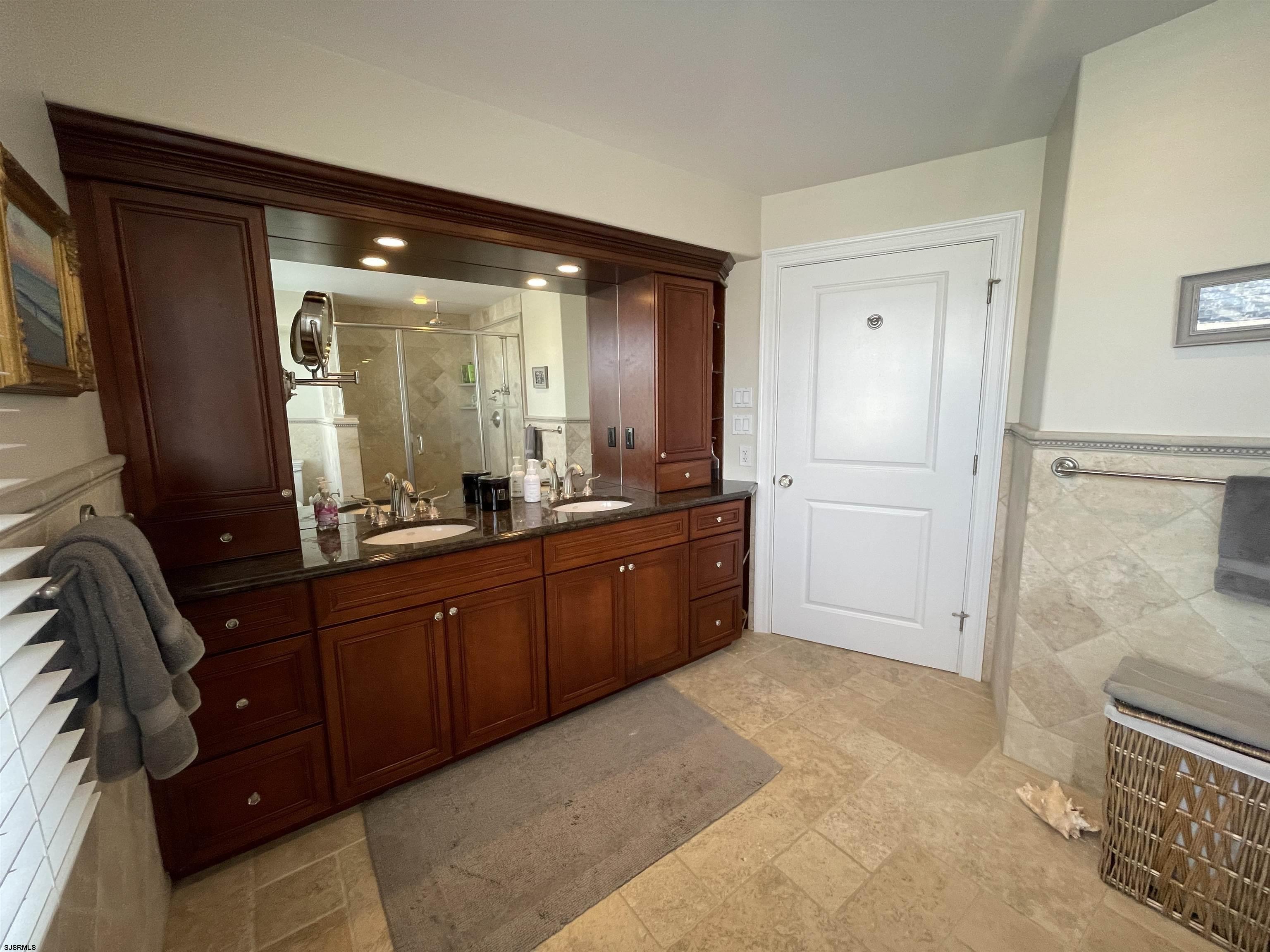 Margate, New Jersey 08402, United States, 4 Bedrooms Bedrooms, ,5 BathroomsBathrooms,Residential,Active,47370