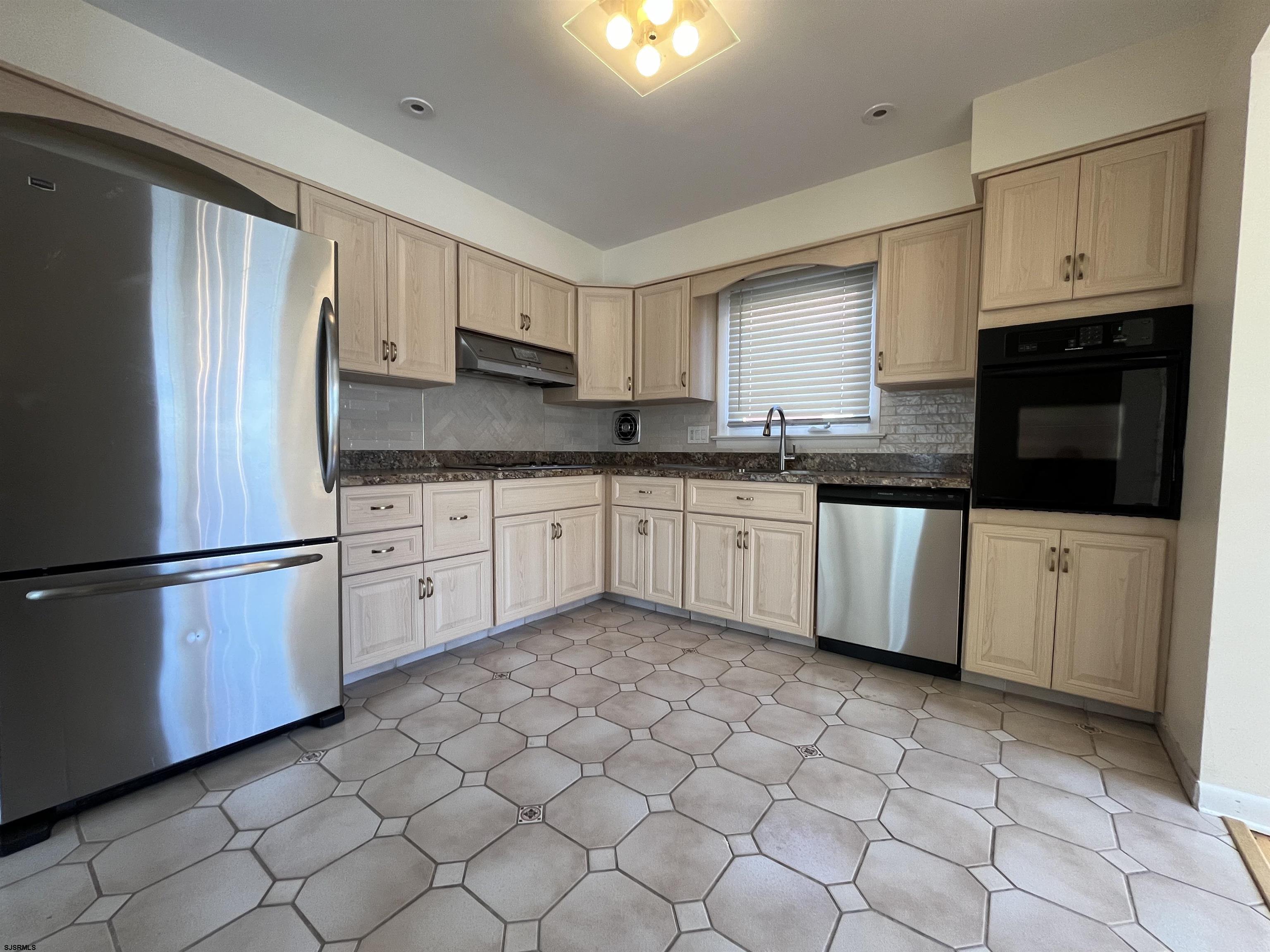 Atlantic City, New Jersey 08401, United States, 3 Bedrooms Bedrooms, ,2 BathroomsBathrooms,Residential,Active,37550