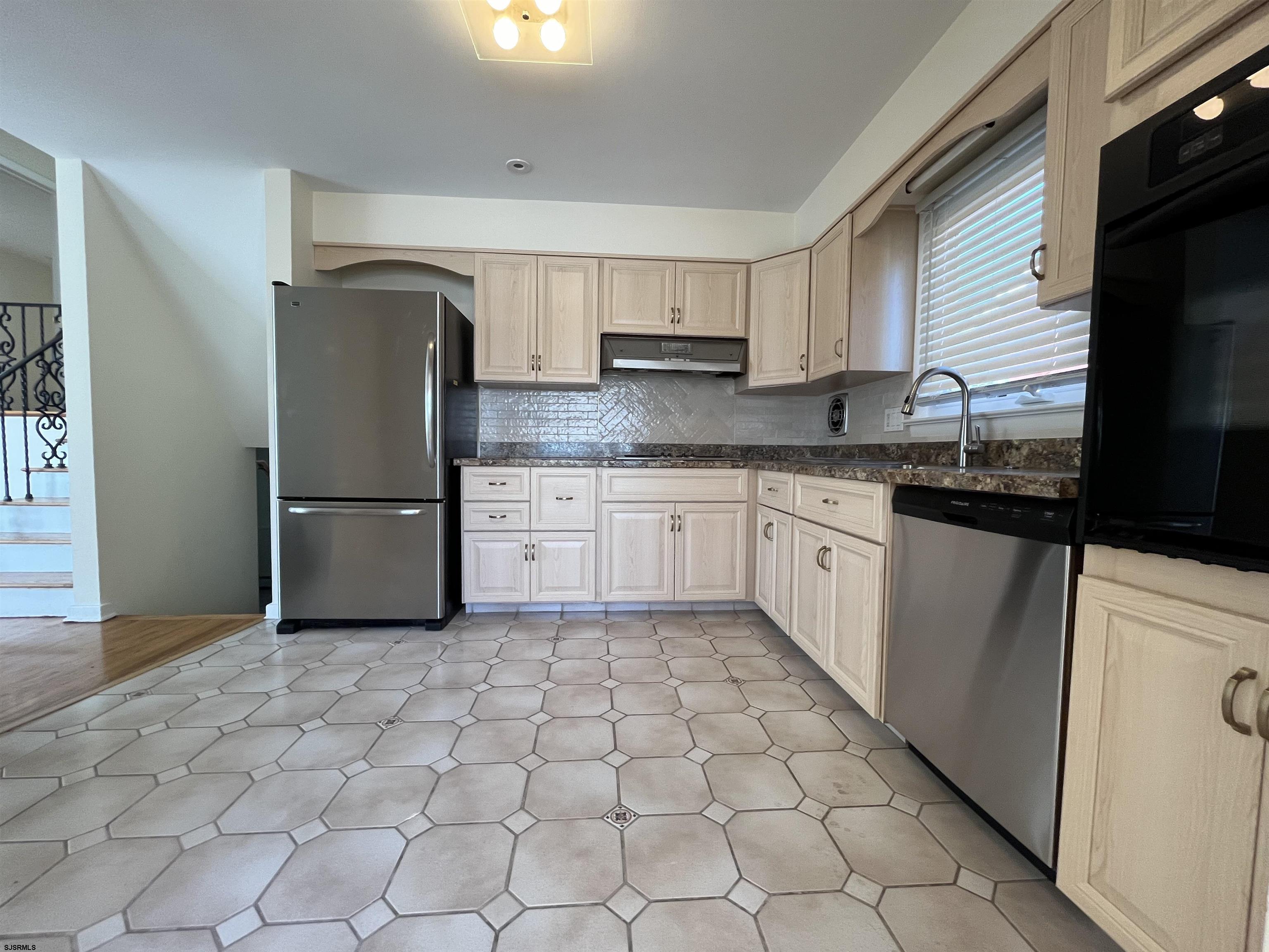 Atlantic City, New Jersey 08401, United States, 3 Bedrooms Bedrooms, ,2 BathroomsBathrooms,Residential,Active,37550