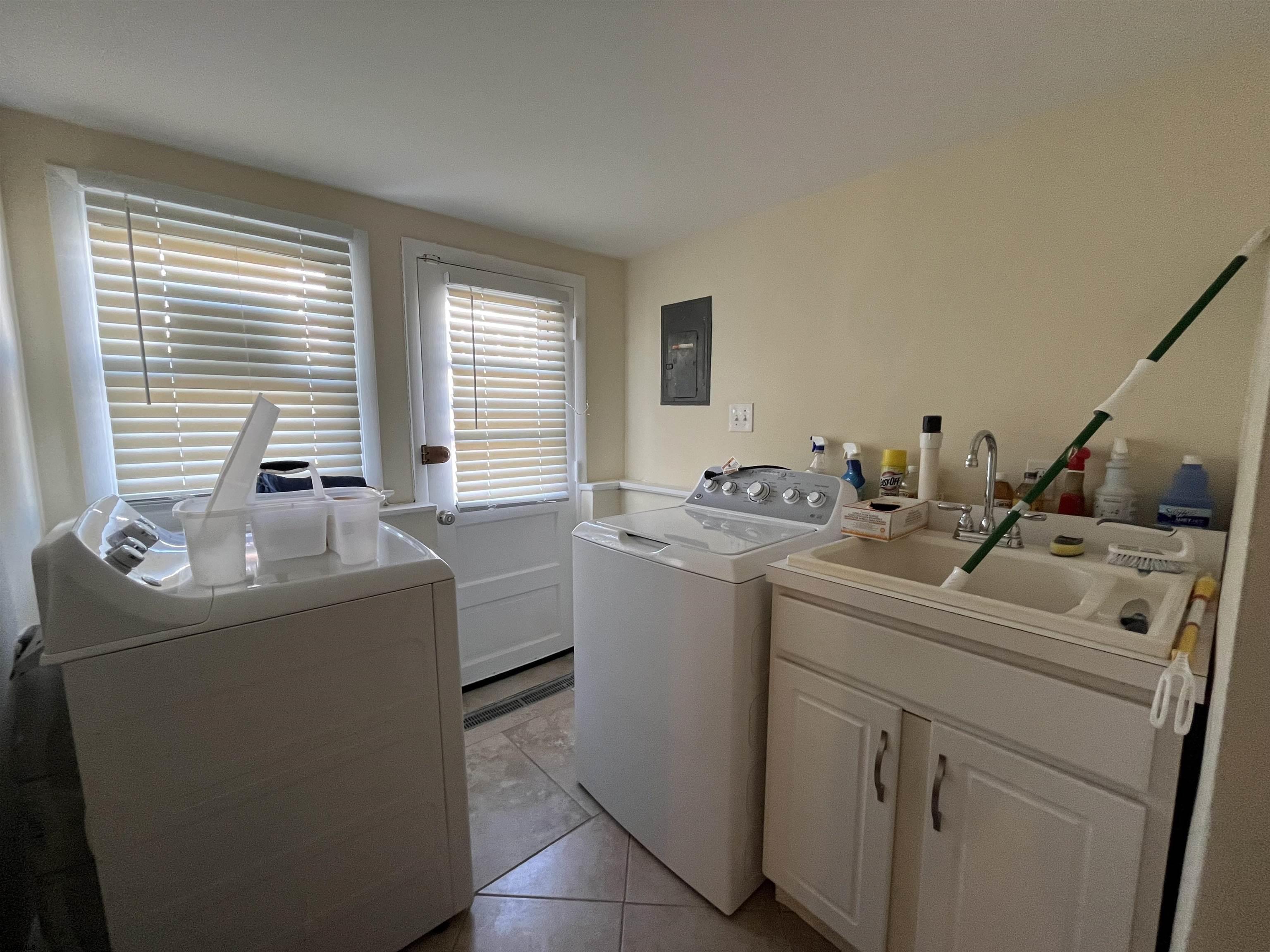 Atlantic City, New Jersey 08401, United States, 3 Bedrooms Bedrooms, ,2 BathroomsBathrooms,Residential,Active,37550