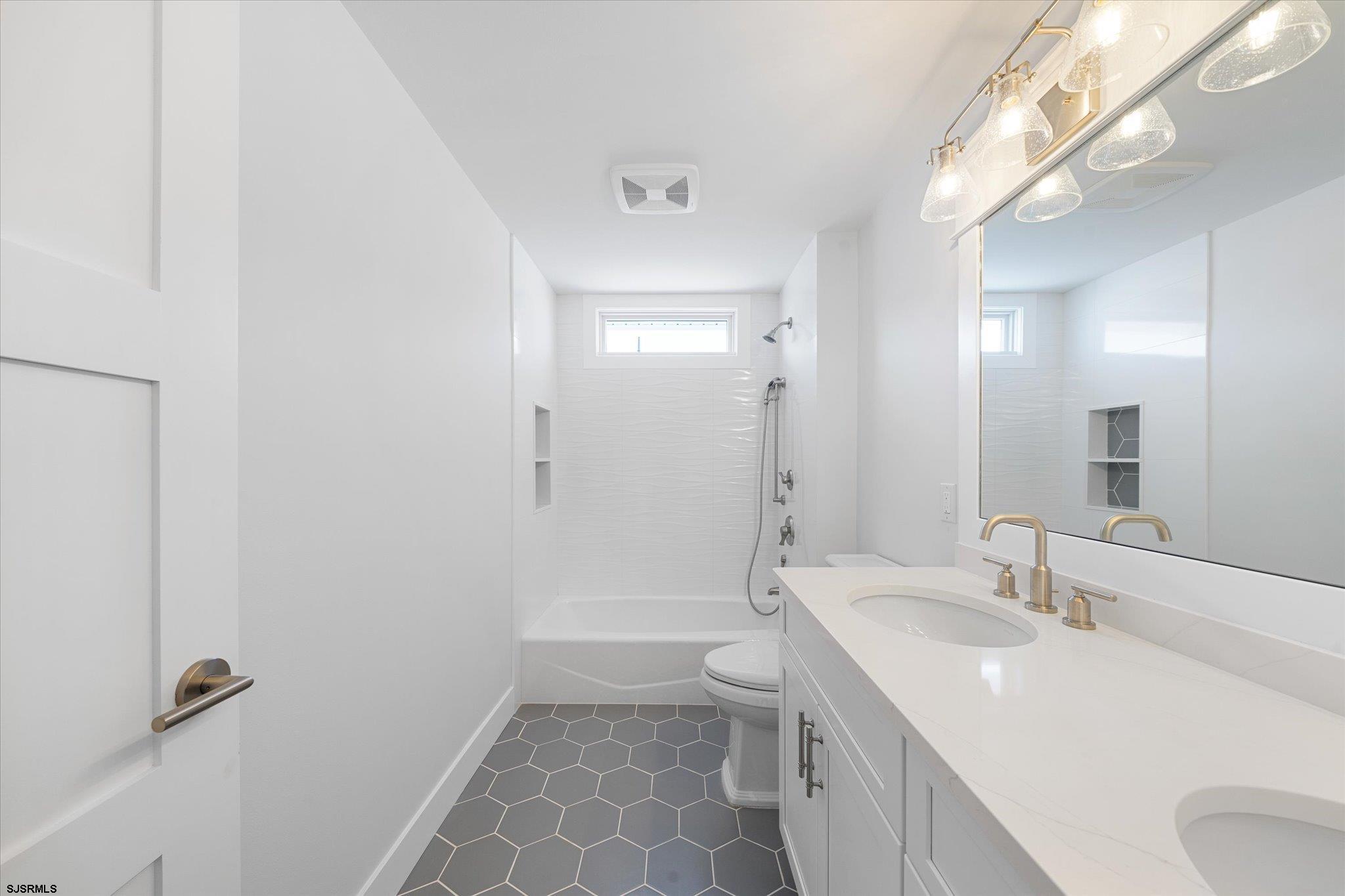 Ocean City, New Jersey 08226, United States, 5 Bedrooms Bedrooms, ,3 BathroomsBathrooms,Residential,Pending,45612