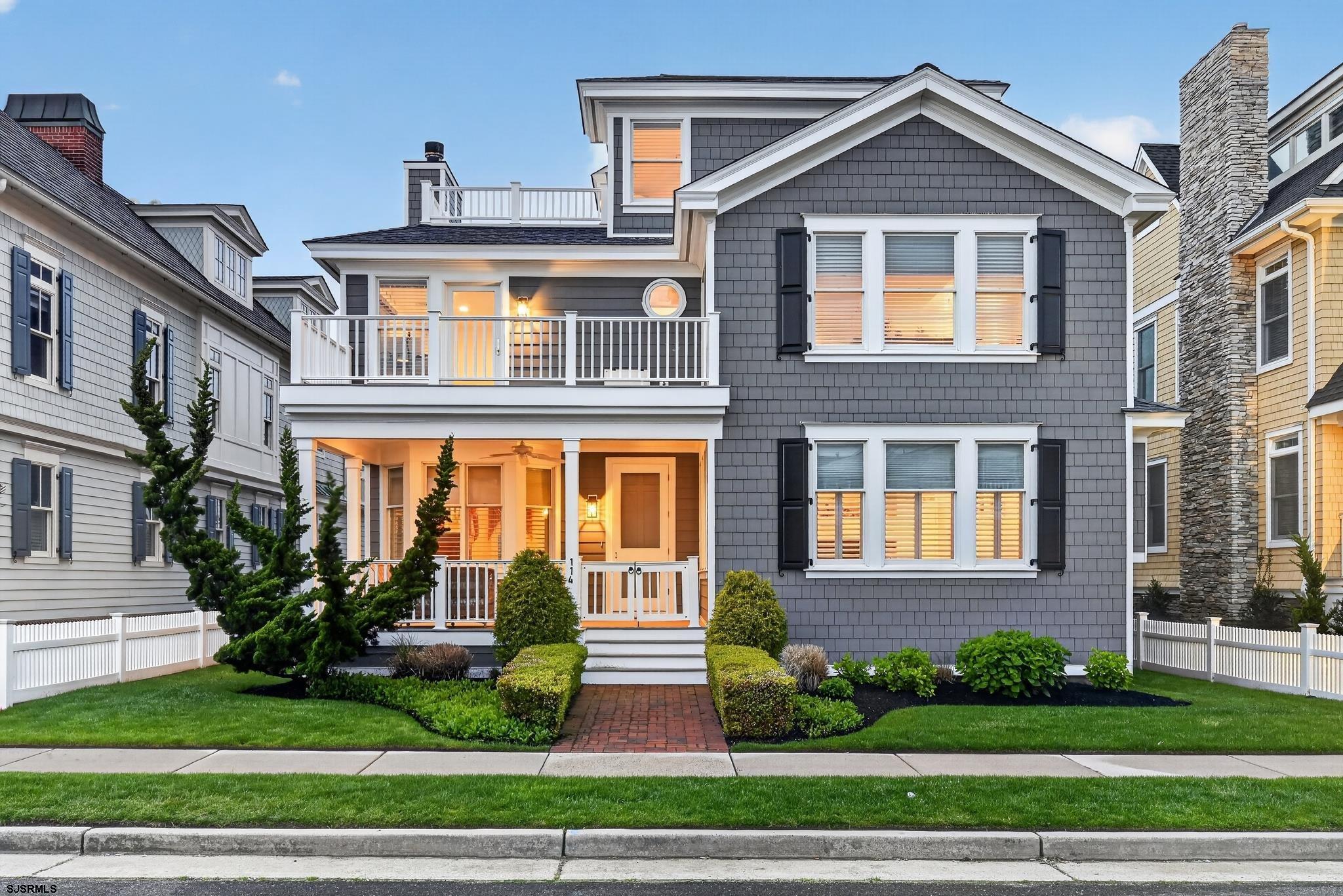 114 S 15th Ave
