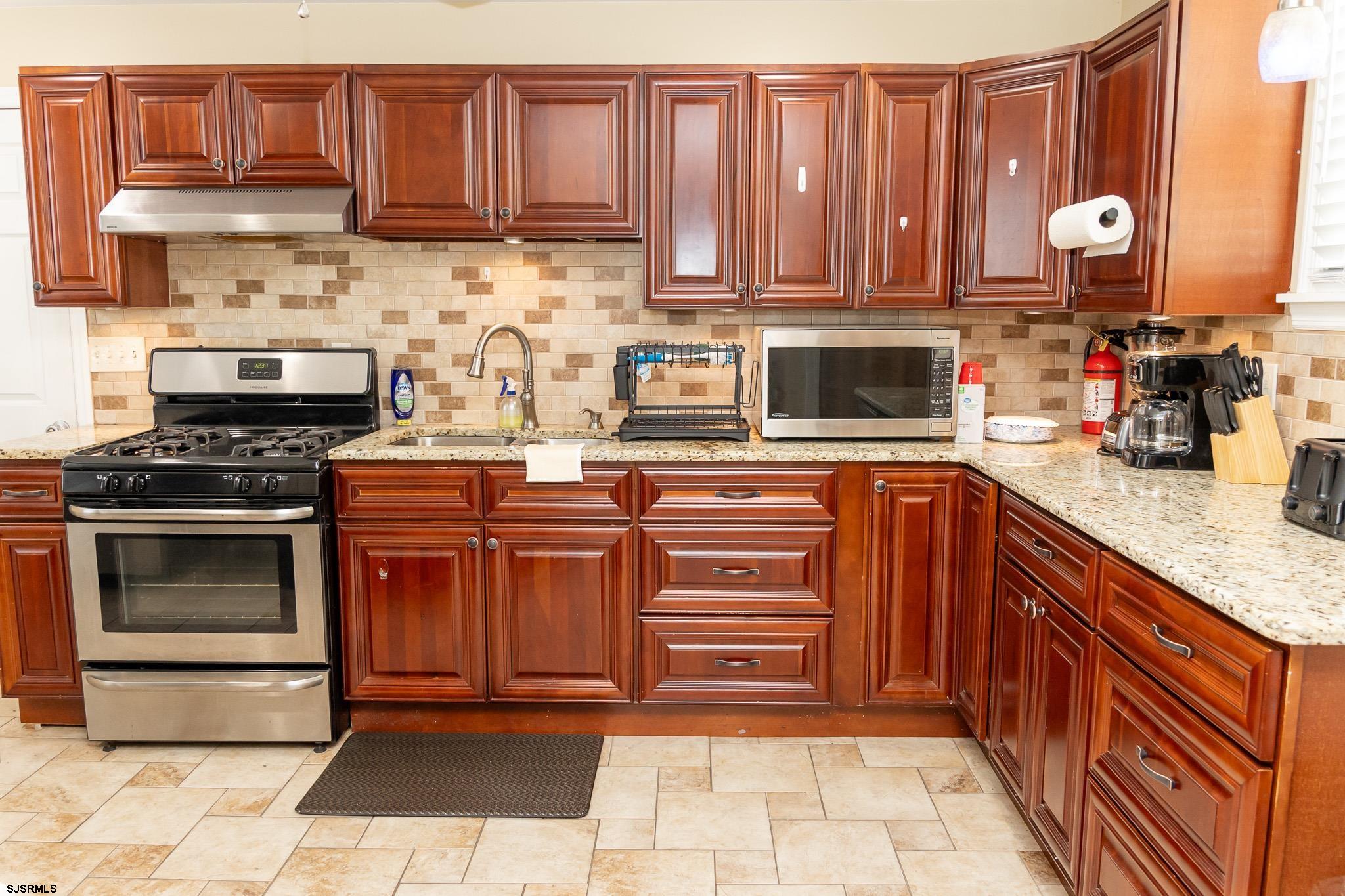 Atlantic City, New Jersey 08401, United States, 3 Bedrooms Bedrooms, ,2 BathroomsBathrooms,Residential,Pending,10843