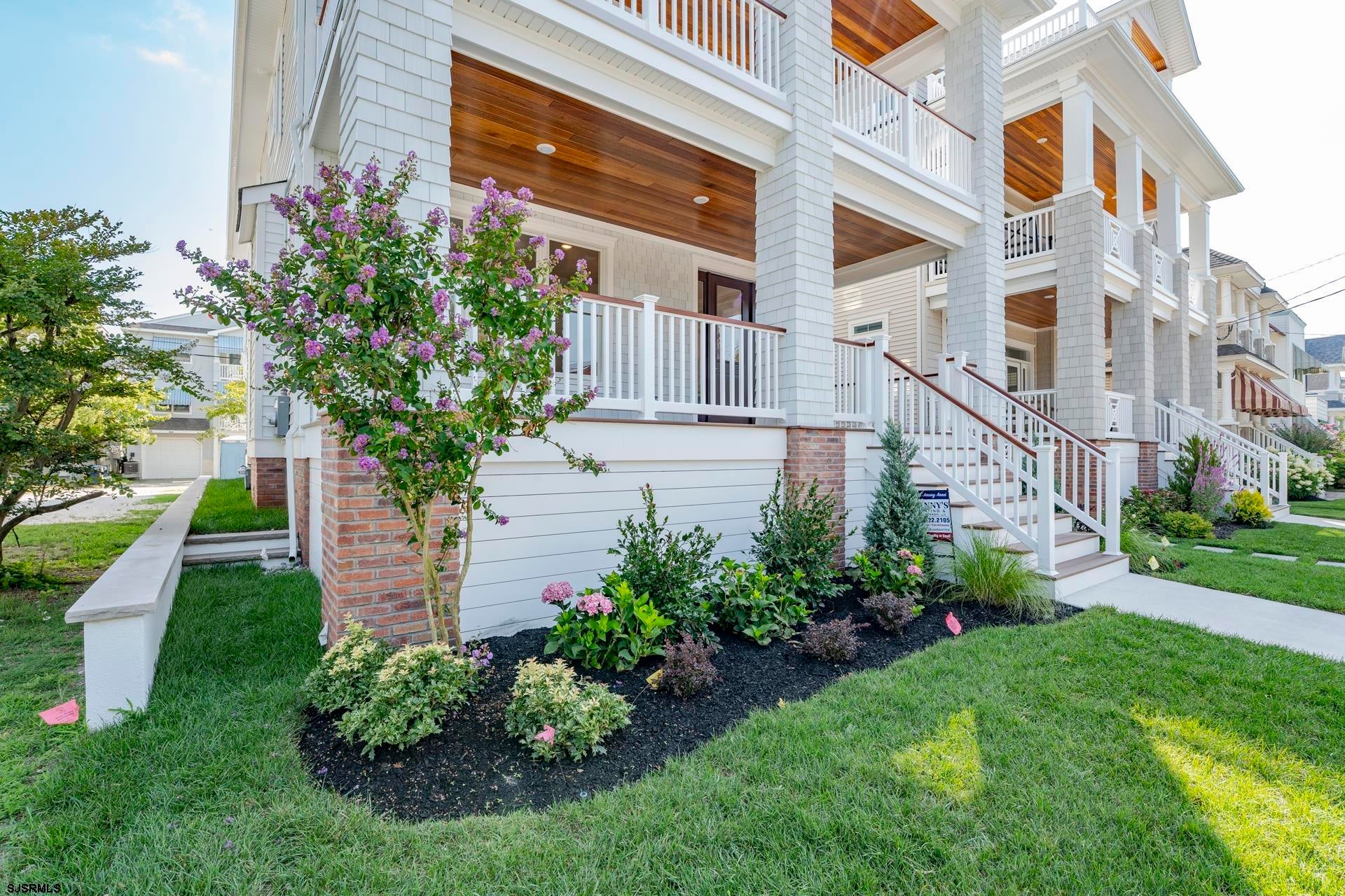 827 Saint Charles Pl