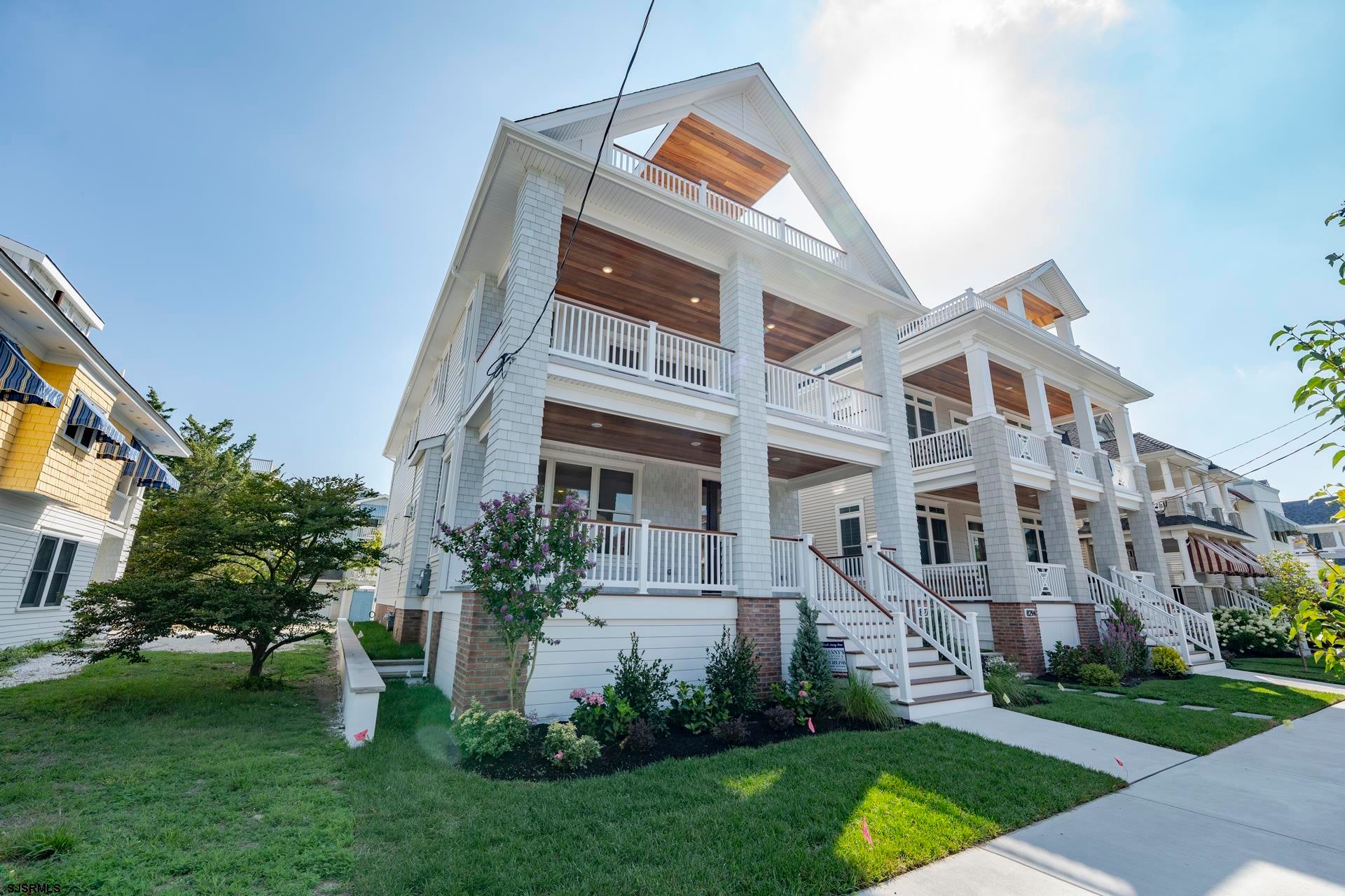 827 Saint Charles Pl