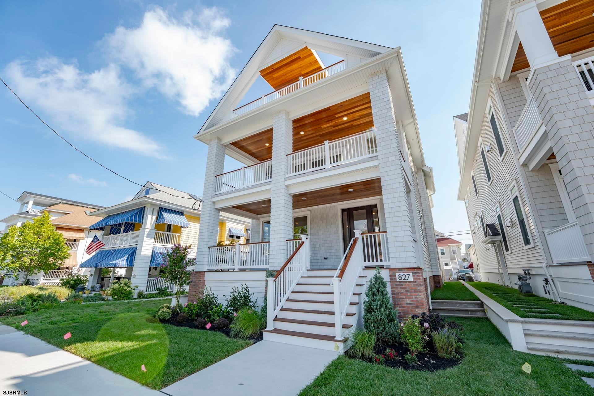 827 Saint Charles Pl
