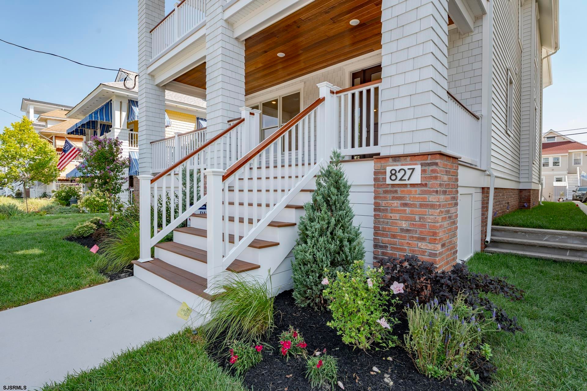 827 Saint Charles Pl