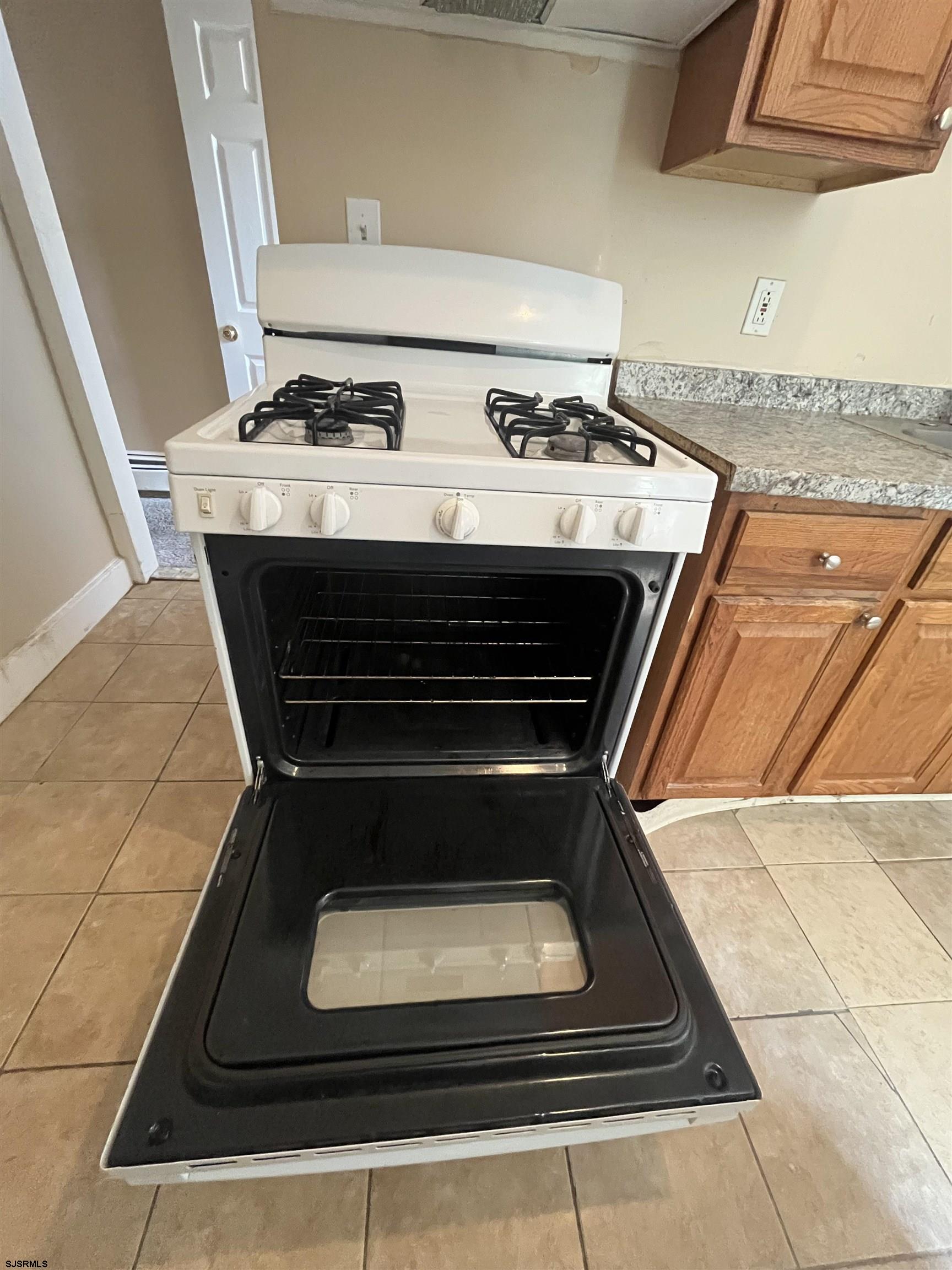 Atlantic City, New Jersey 08401, United States, 2 Bedrooms Bedrooms, ,1 BathroomBathrooms,Residential,Active,169136