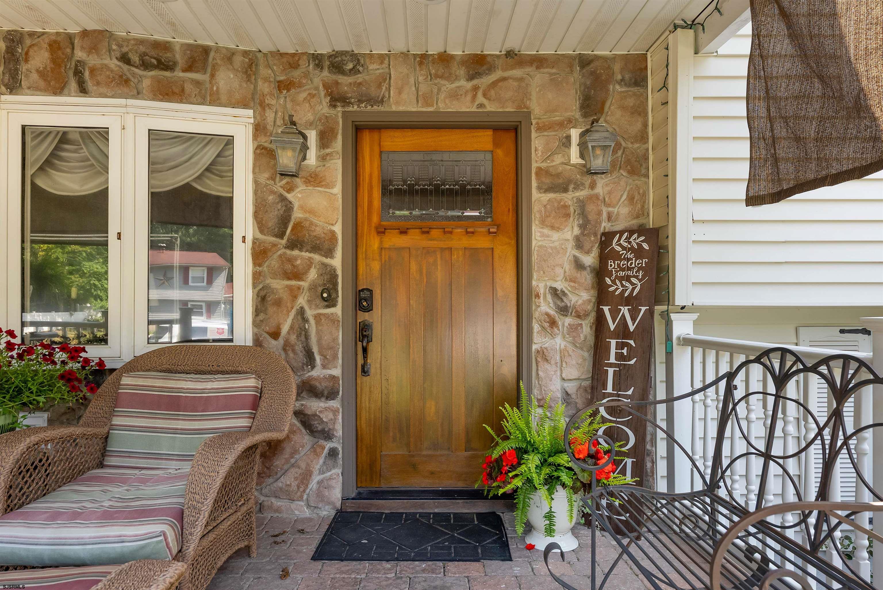 317 E Arbutus Ave