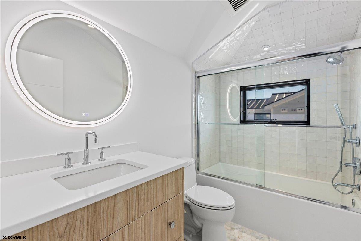 Margate, New Jersey 08402, United States, 5 Bedrooms Bedrooms, ,6 BathroomsBathrooms,Residential,Active,138330