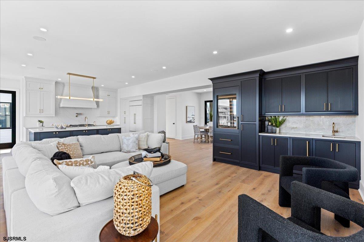 Margate, New Jersey 08402, United States, 5 Bedrooms Bedrooms, ,6 BathroomsBathrooms,Residential,Active,138330