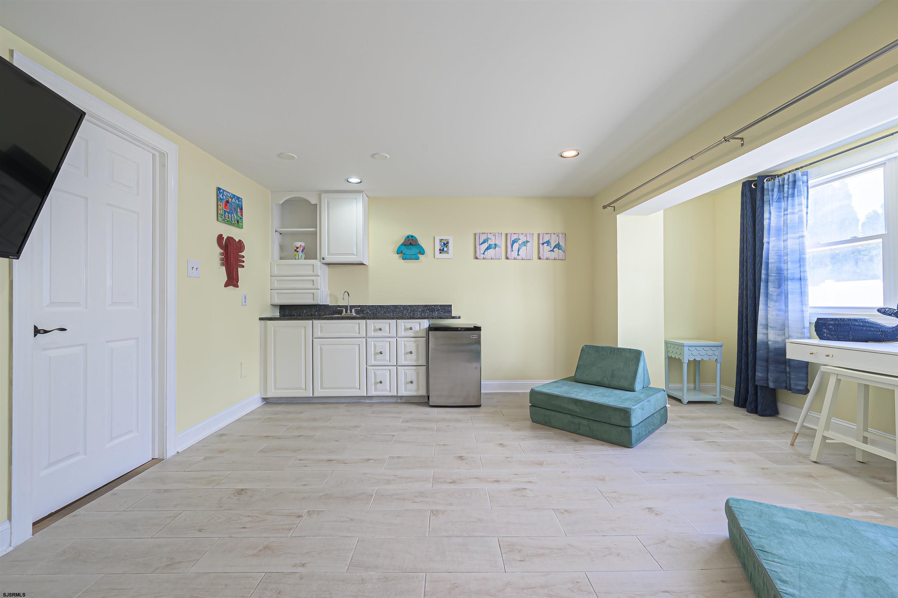 20B N Washington Ave