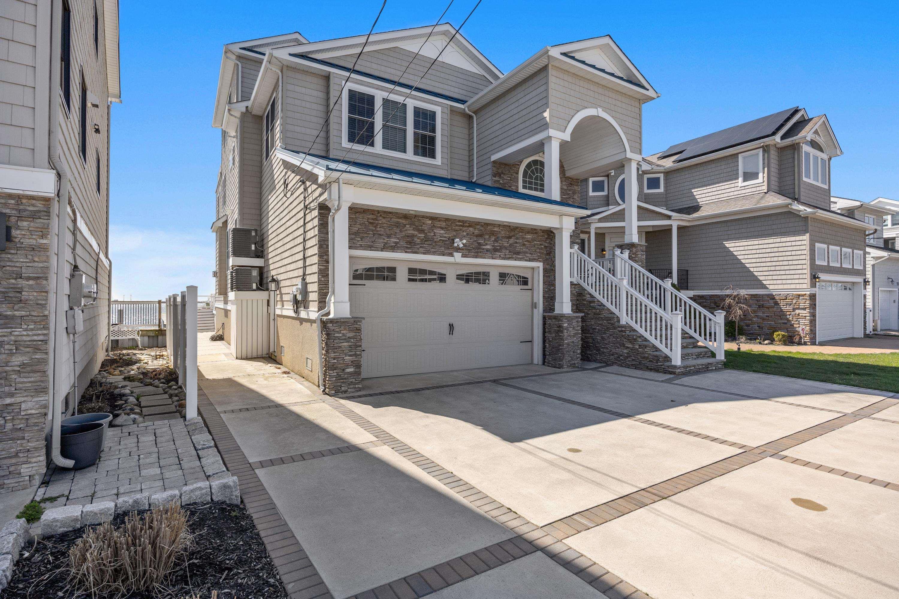 728 W Shore Dr Dr