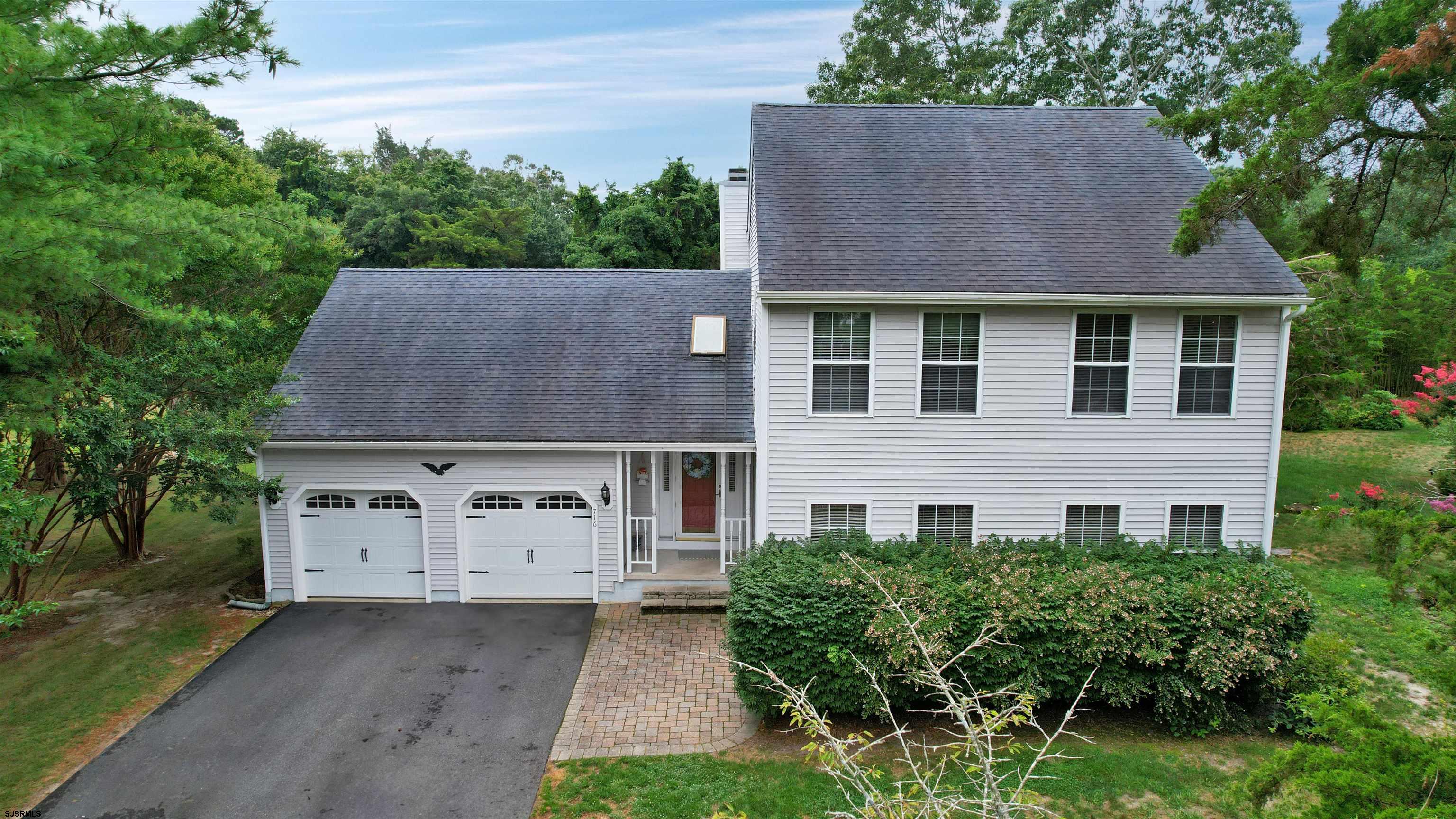 716 E Village Dr
