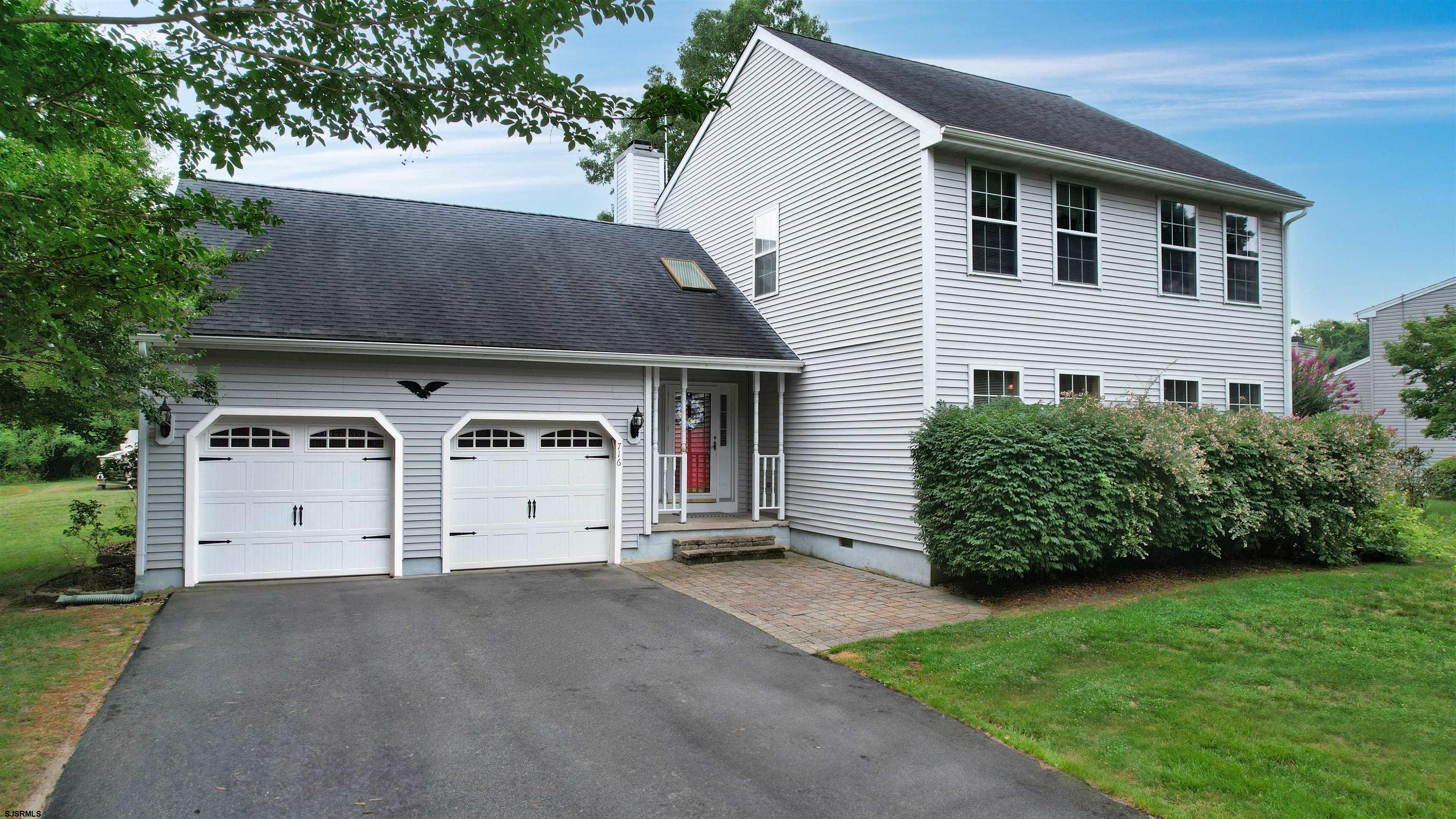 716 E Village Dr