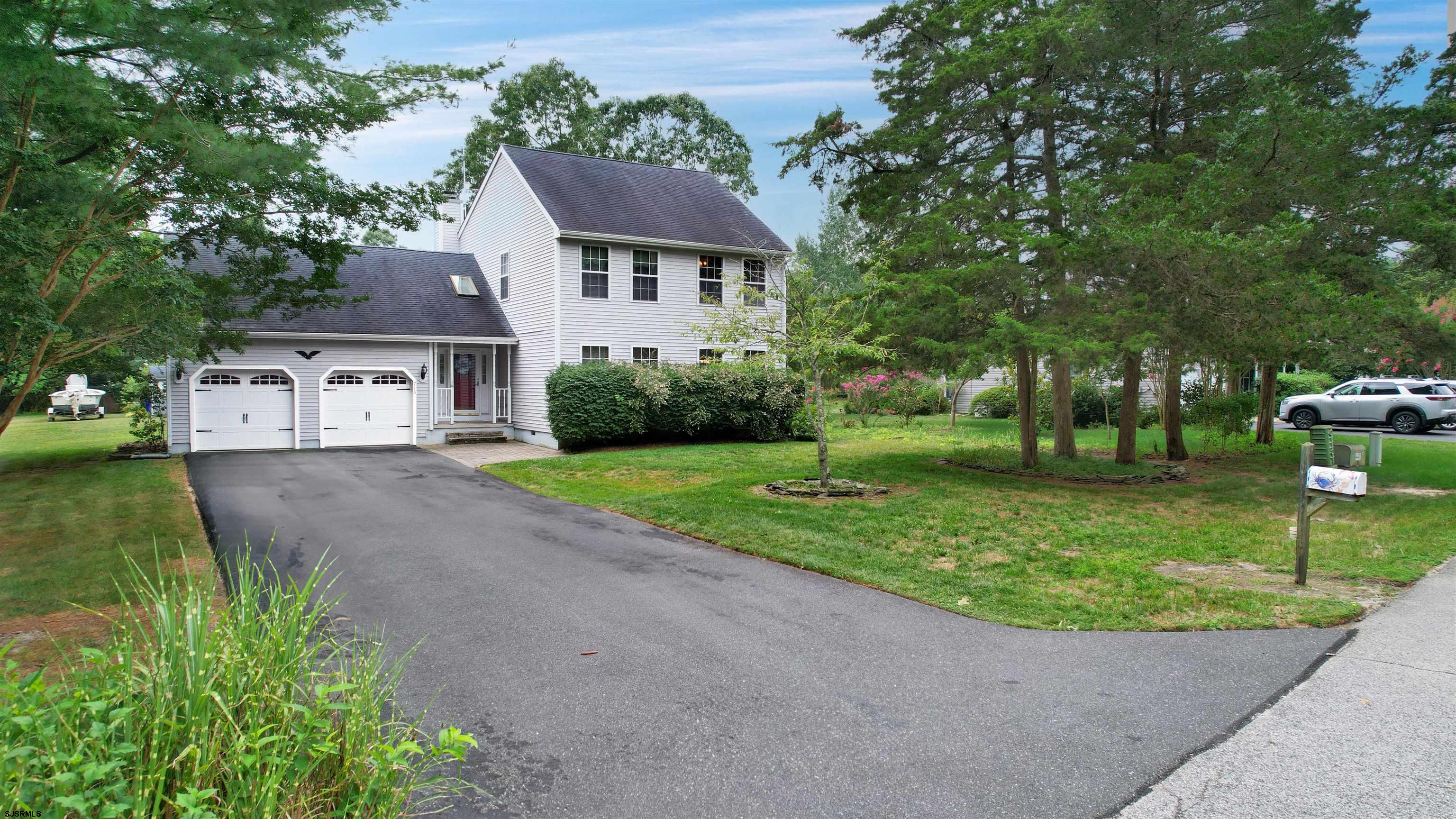 716 E Village Dr
