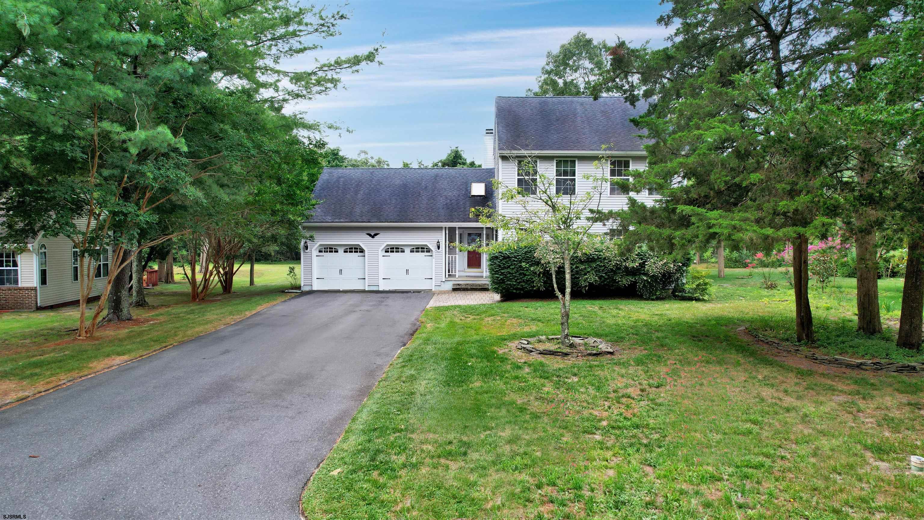716 E Village Dr