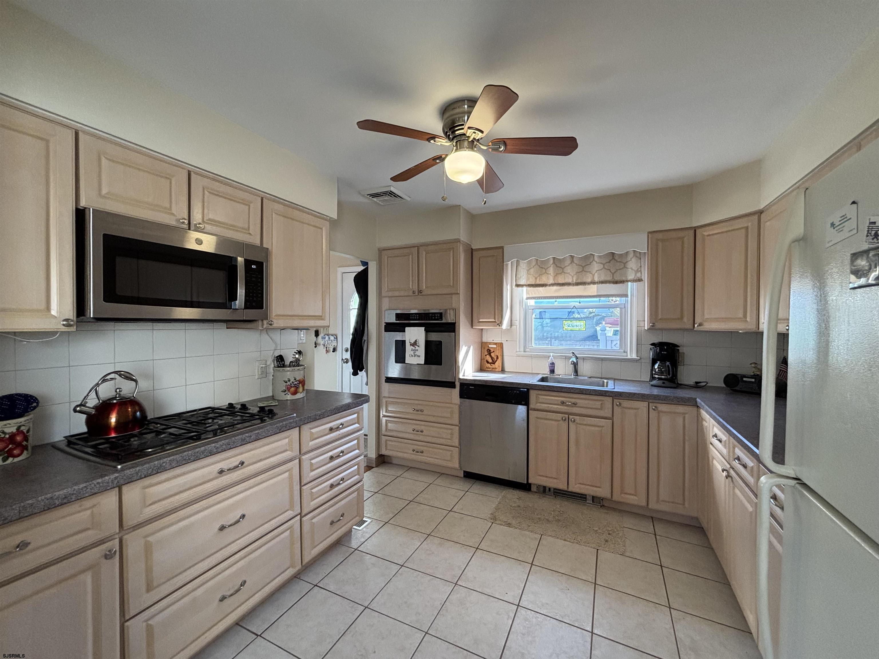 Margate, New Jersey 08402, United States, 3 Bedrooms Bedrooms, ,2 BathroomsBathrooms,Residential,Active,28910