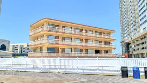 Condo For Sale - 108 S Montpelier Ave #206<br/> Atlantic City, NJ 08401