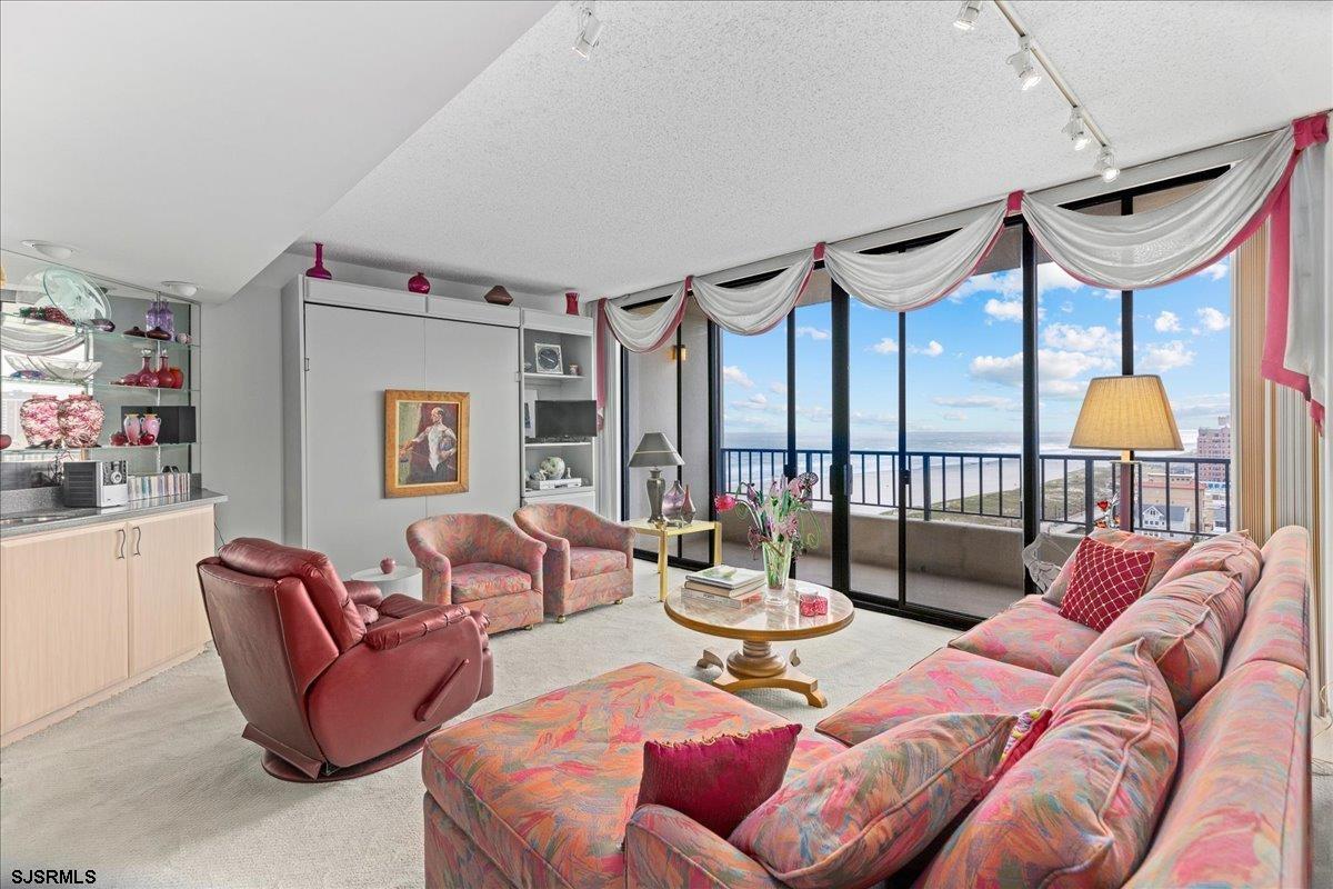 Atlantic City, New Jersey 08401, United States, 2 Bedrooms Bedrooms, ,2 BathroomsBathrooms,Residential,Pending,43599