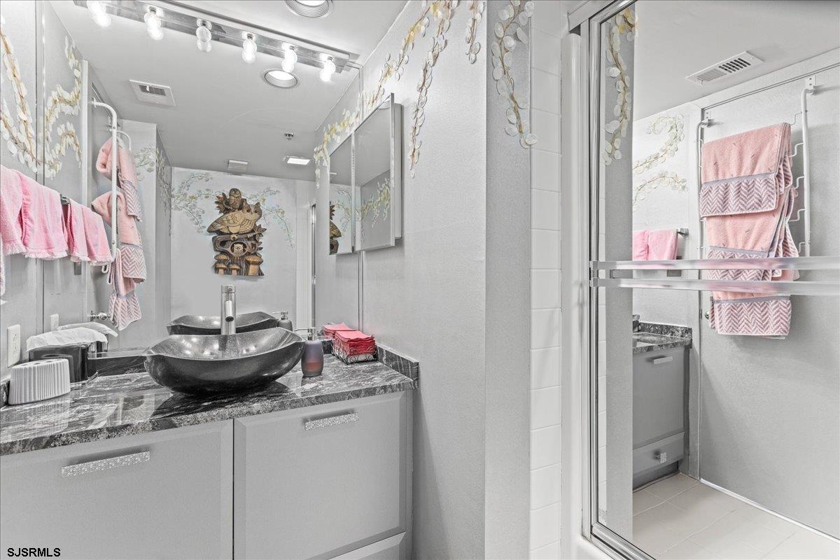 Atlantic City, New Jersey 08401, United States, 2 Bedrooms Bedrooms, ,2 BathroomsBathrooms,Residential,Pending,43599