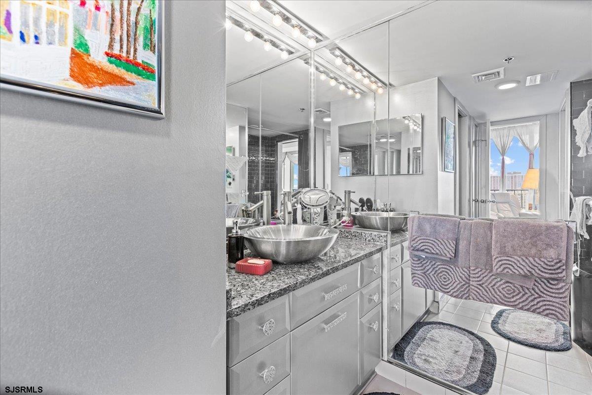 Atlantic City, New Jersey 08401, United States, 2 Bedrooms Bedrooms, ,2 BathroomsBathrooms,Residential,Pending,43599