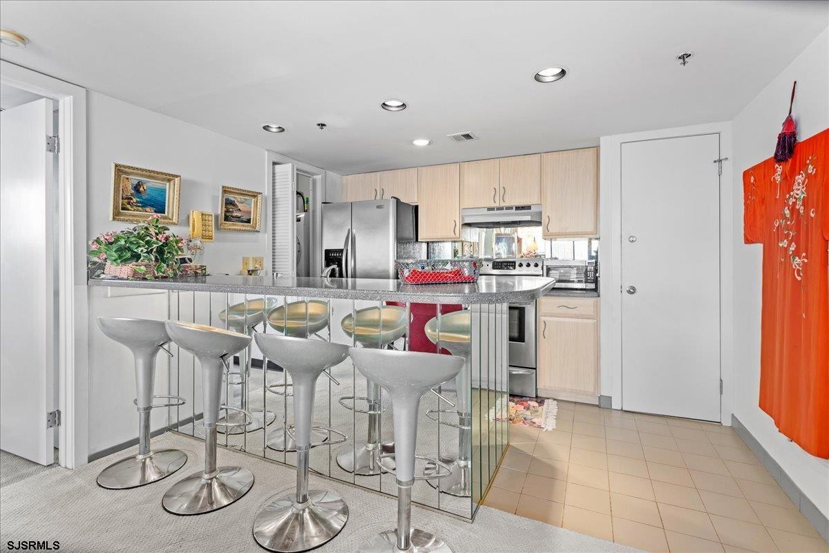 Atlantic City, New Jersey 08401, United States, 2 Bedrooms Bedrooms, ,2 BathroomsBathrooms,Residential,Pending,43599