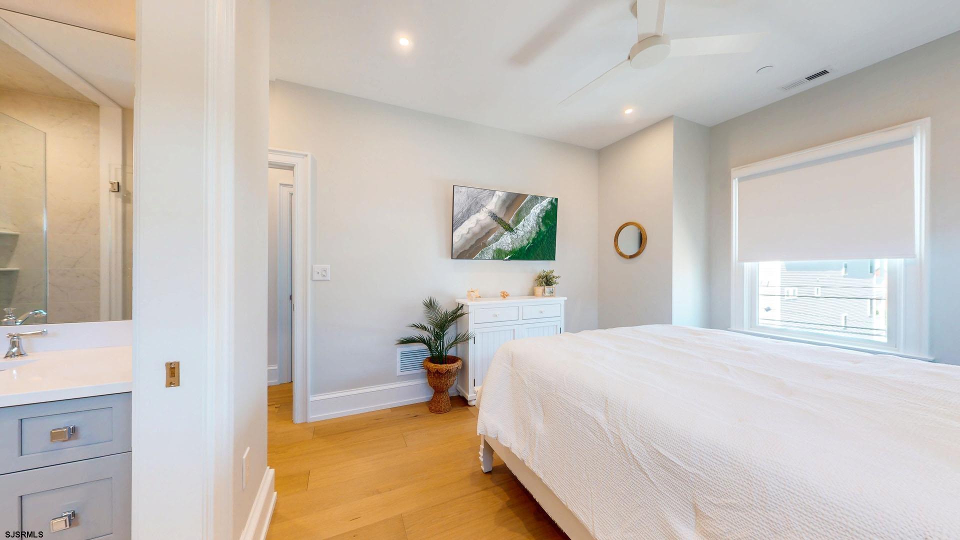 Ocean City, New Jersey 08226, United States, 3 Bedrooms Bedrooms, ,2 BathroomsBathrooms,Residential,Pending,193999