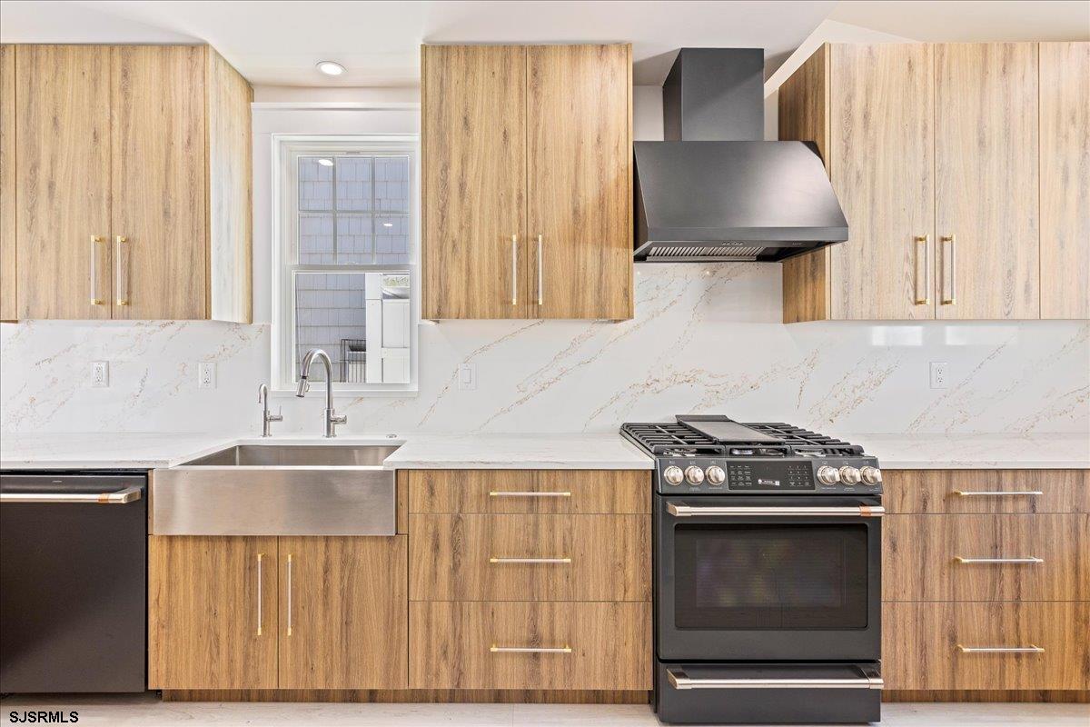 Margate, New Jersey 08402, United States, 4 Bedrooms Bedrooms, ,3 BathroomsBathrooms,Residential,Active,177342