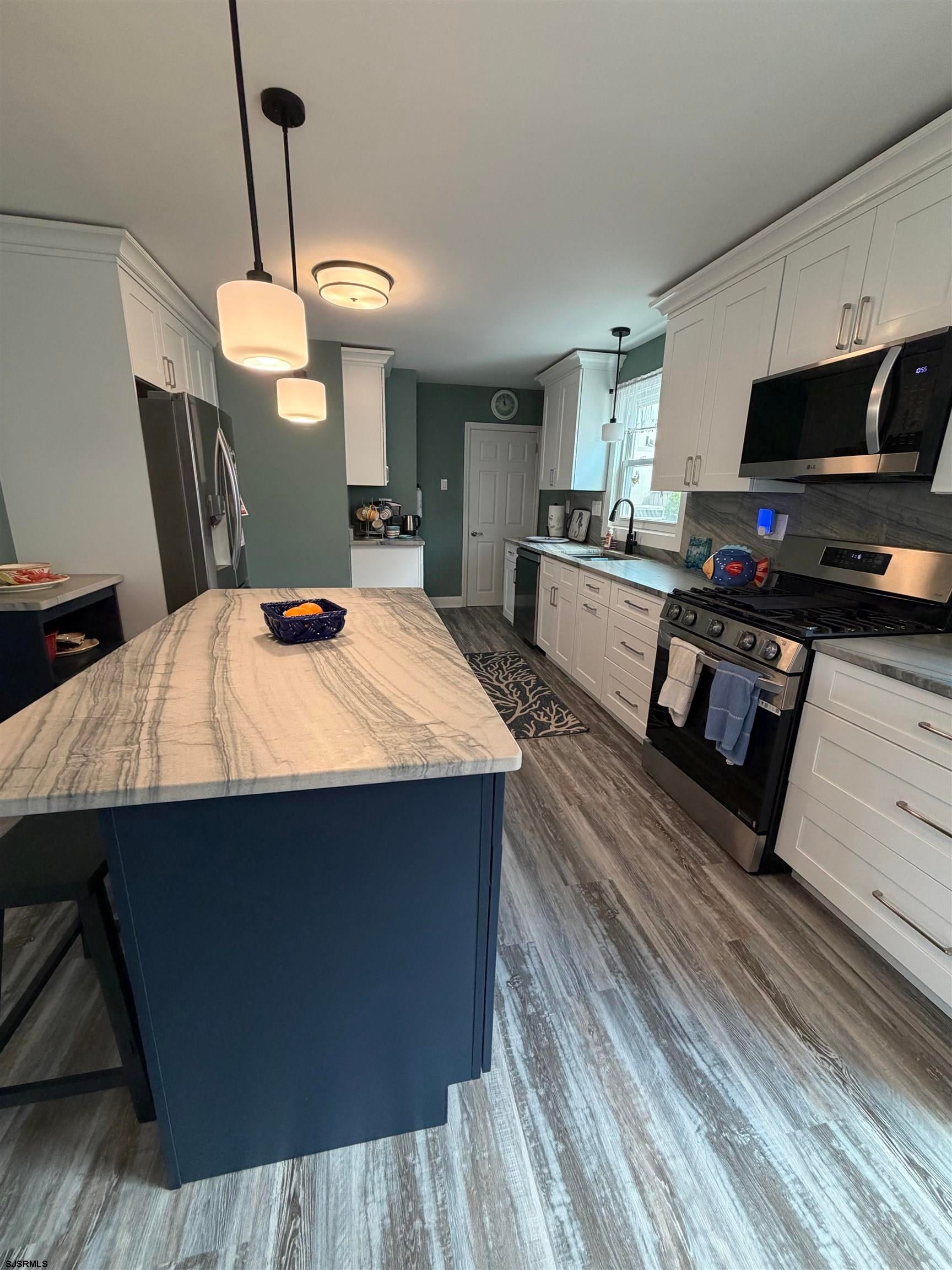 15 N Pelham