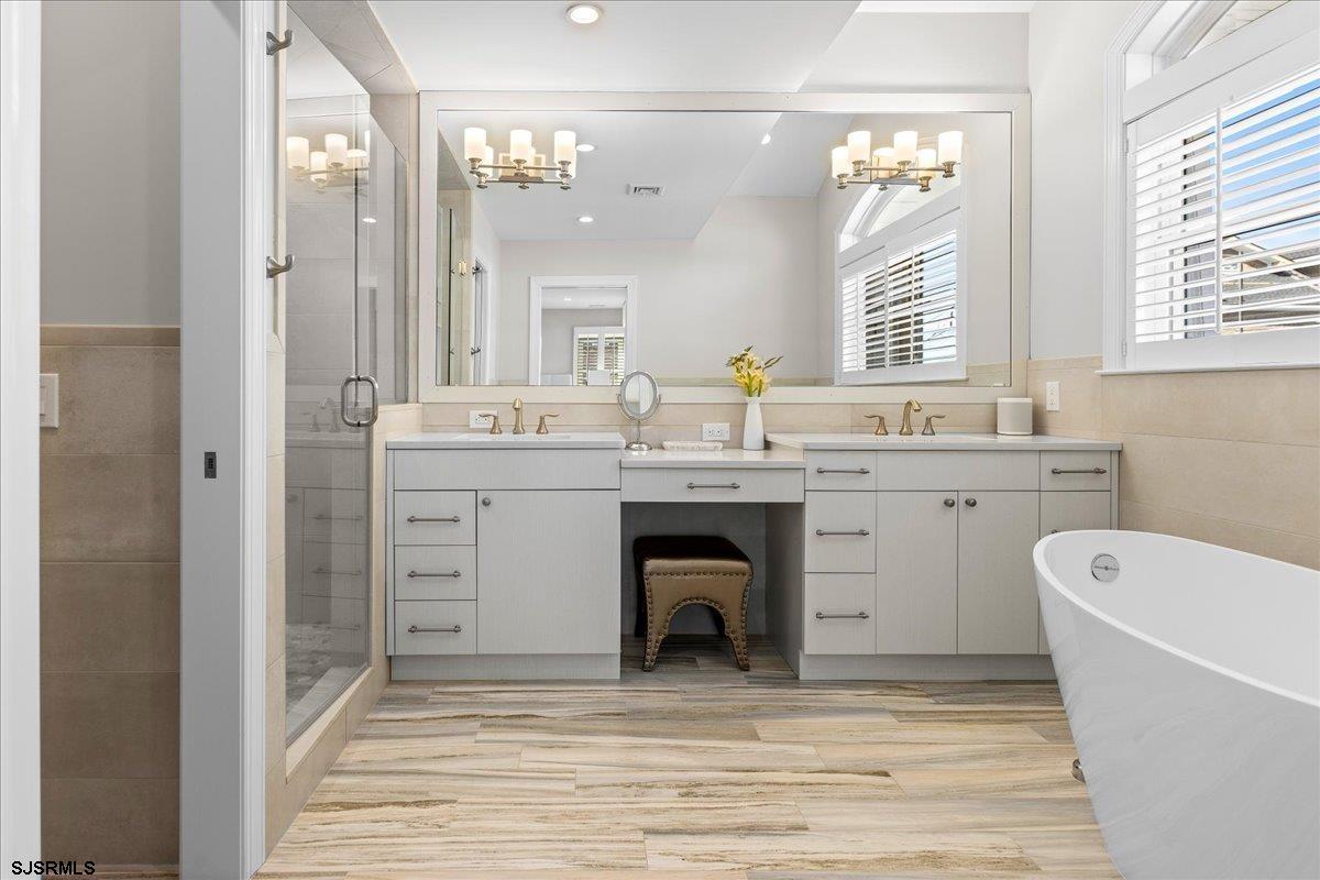 Margate, New Jersey 08402, United States, 5 Bedrooms Bedrooms, ,4 BathroomsBathrooms,Residential,Active,223022