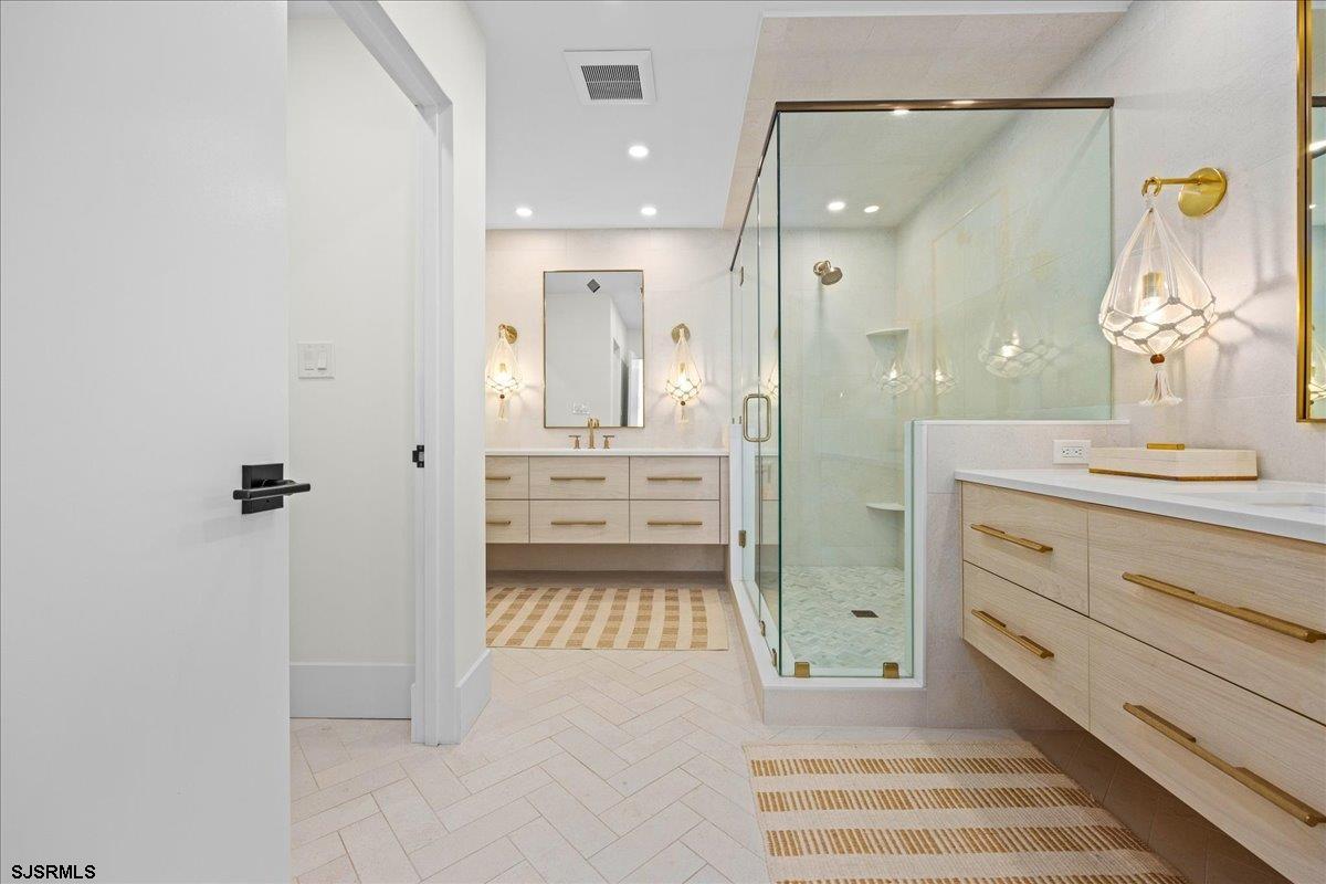 Margate, New Jersey 08402, United States, 6 Bedrooms Bedrooms, ,6 BathroomsBathrooms,Residential,Active,230123