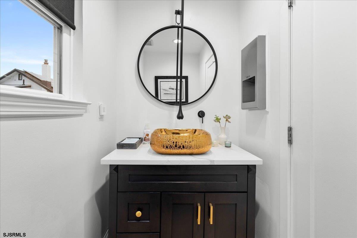 Ventnor, New Jersey 08406, United States, 6 Bedrooms Bedrooms, ,5 BathroomsBathrooms,Residential,Active,41467