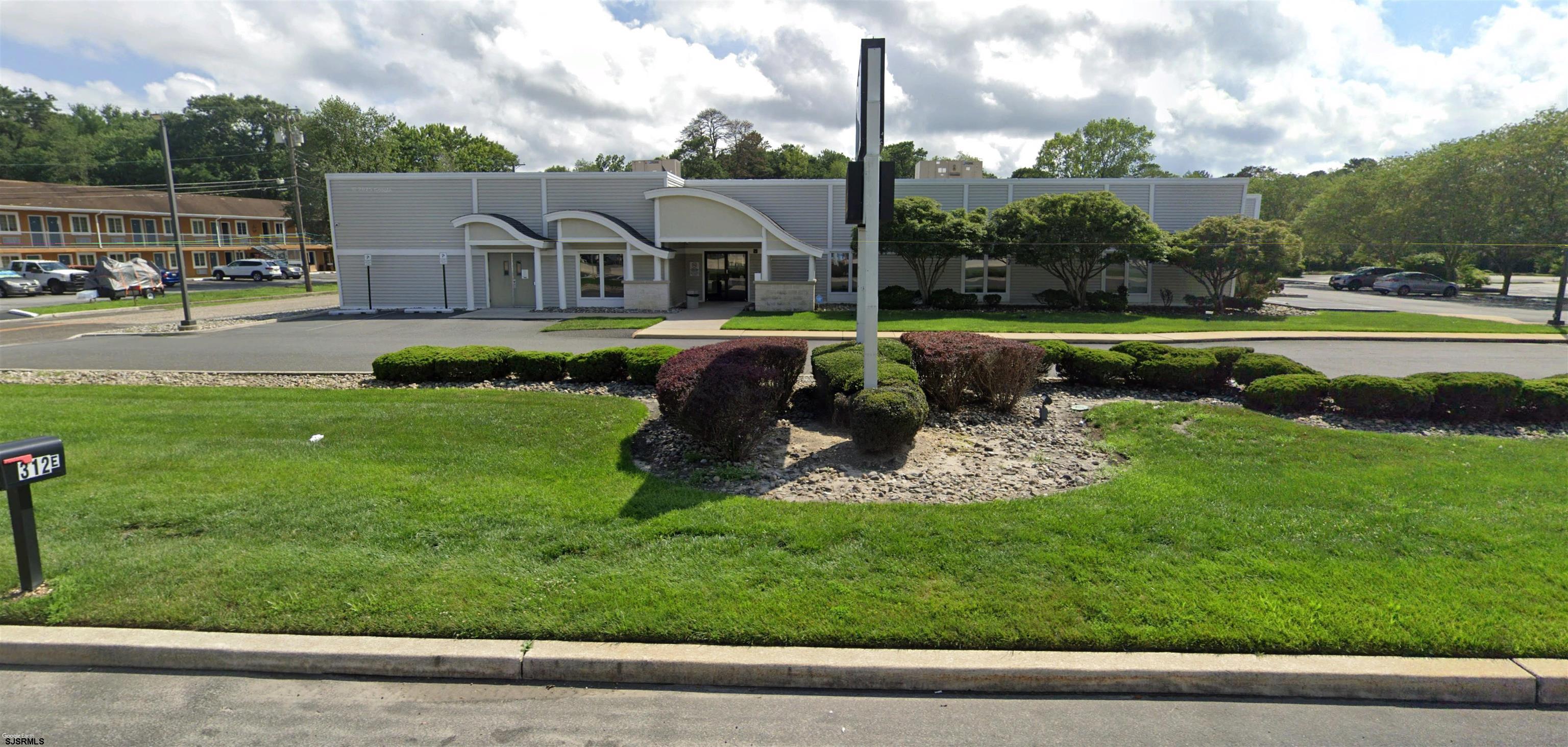312 E WHITE HORSE