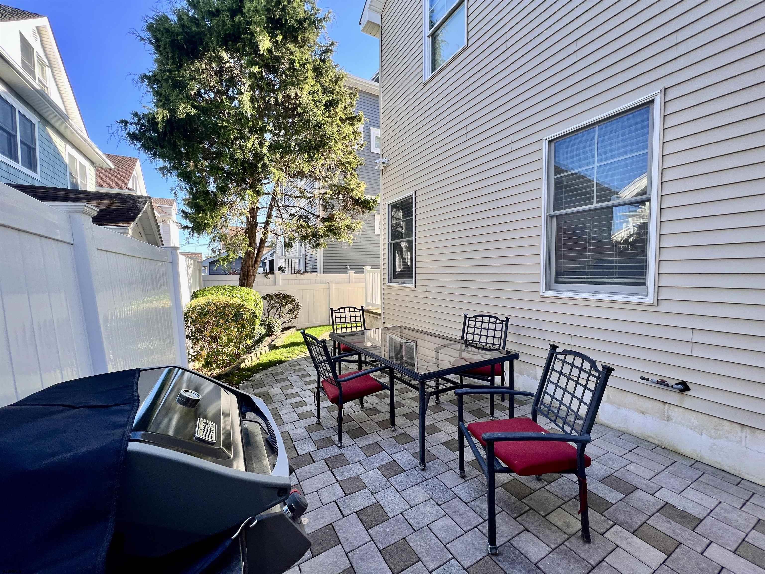 Margate, New Jersey 08402, United States, 5 Bedrooms Bedrooms, ,4 BathroomsBathrooms,Residential,Active,228075