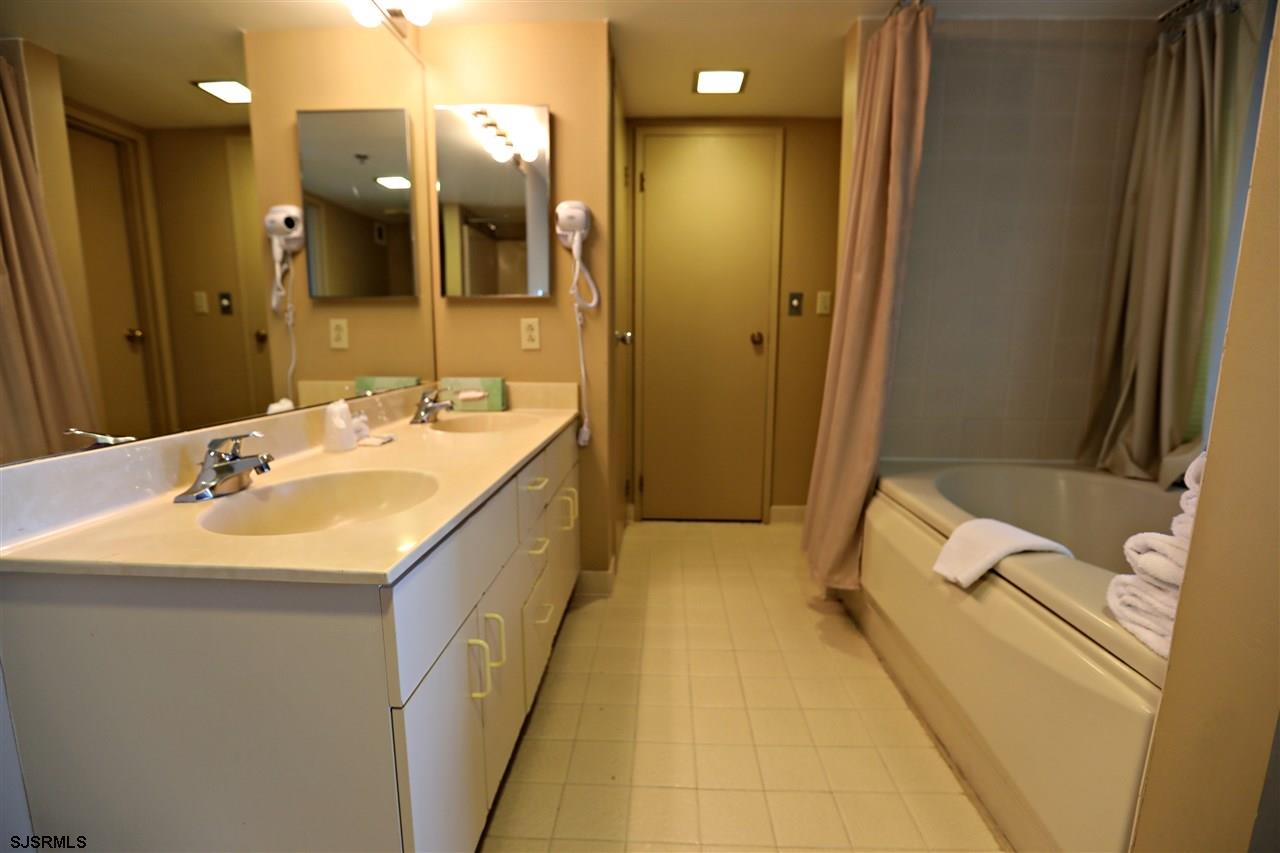 Atlantic City, New Jersey 08401, United States, 1 Bedroom Bedrooms, ,1 BathroomBathrooms,Residential,Active,158164