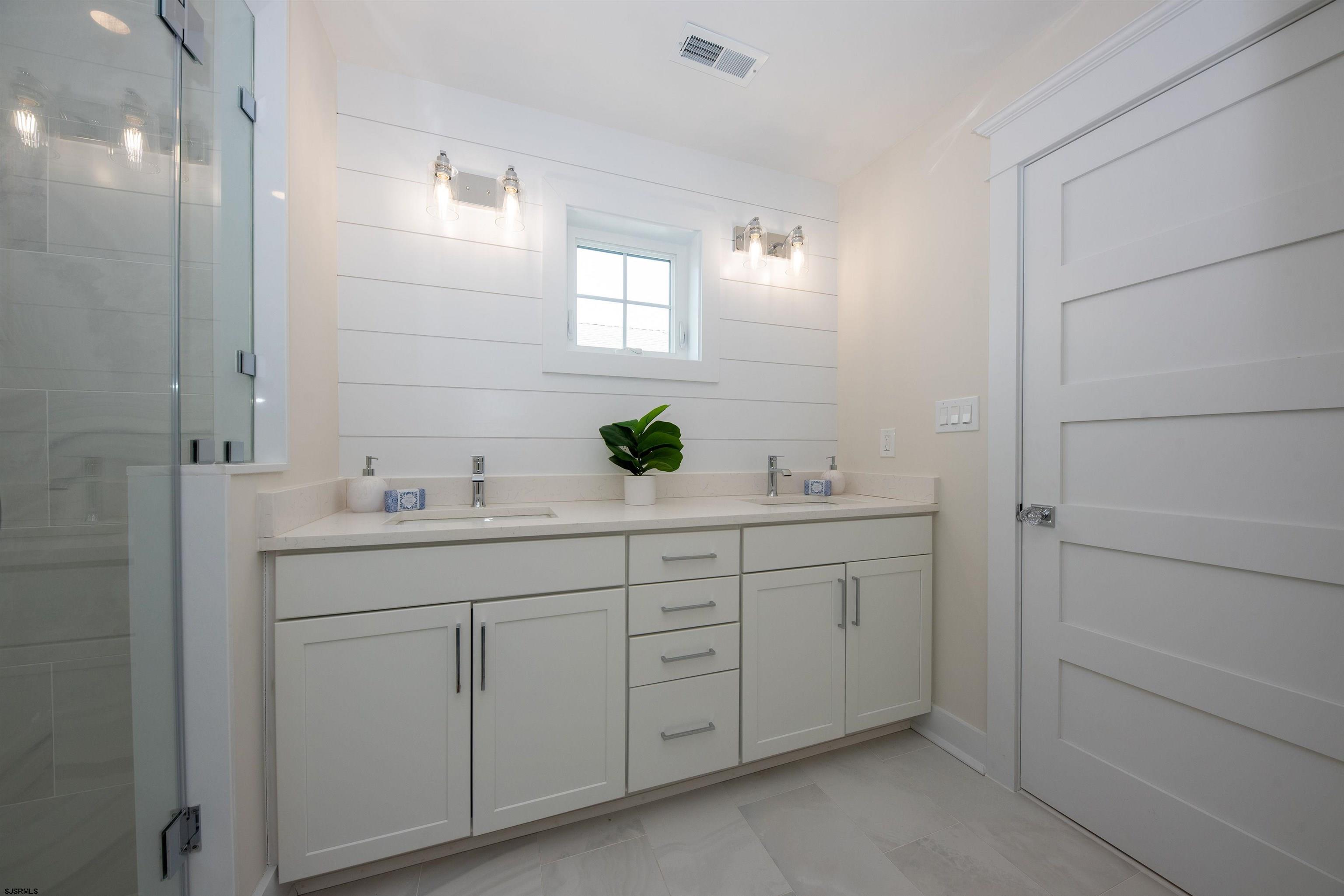 Ocean City, New Jersey 08226, United States, 5 Bedrooms Bedrooms, ,6 BathroomsBathrooms,Residential,Active,144243