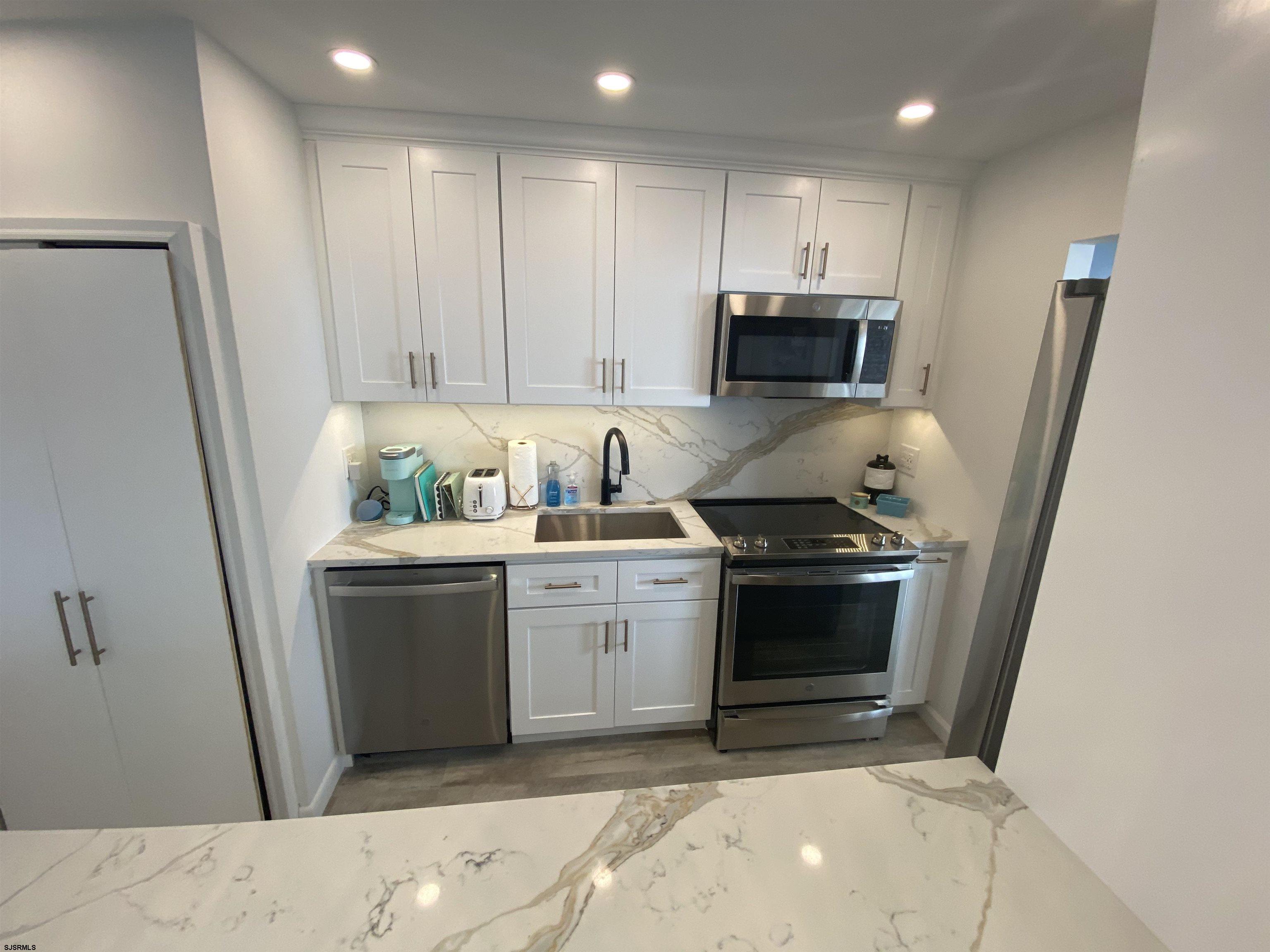 Margate, New Jersey 08402, United States, 1 Bedroom Bedrooms, ,2 BathroomsBathrooms,Residential,Active,100775