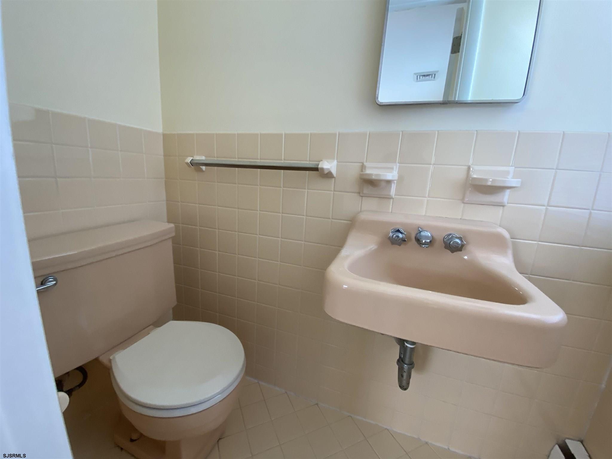 Atlantic City, New Jersey 08401, United States, 2 Bedrooms Bedrooms, ,2 BathroomsBathrooms,Residential,Active,251296